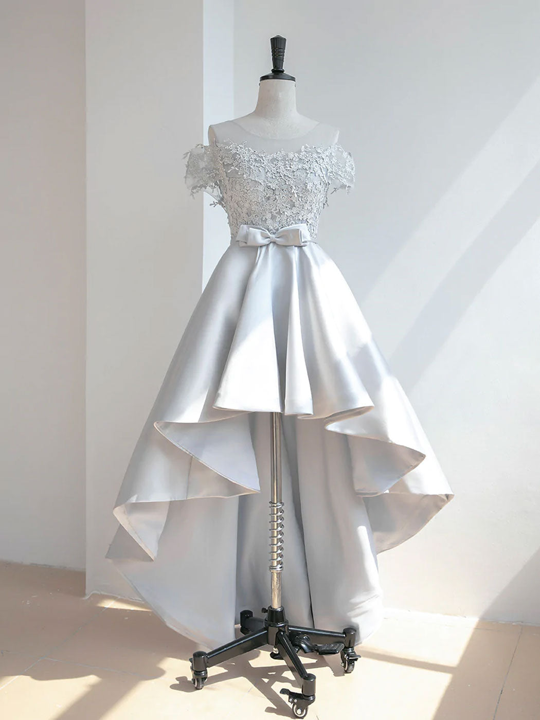 GRAY NECKLINE LACE DRESSES