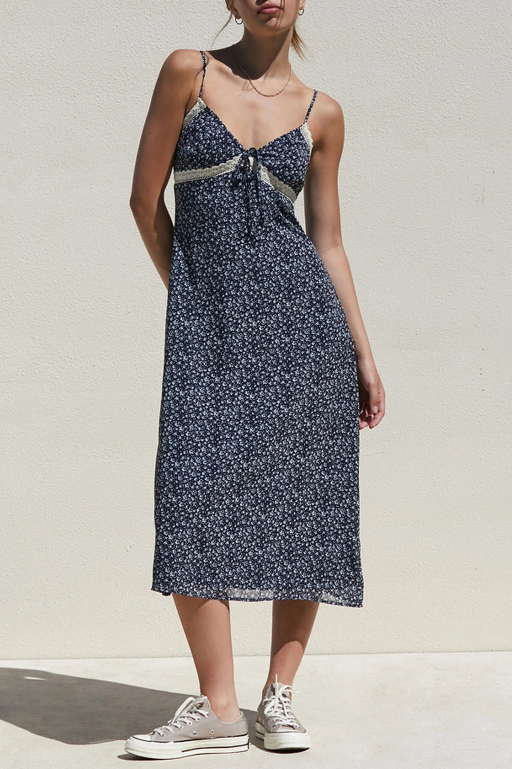 0870461580270NEW_00_710 V-NECK FLORAL LACE MIDI DRESS, NAVY