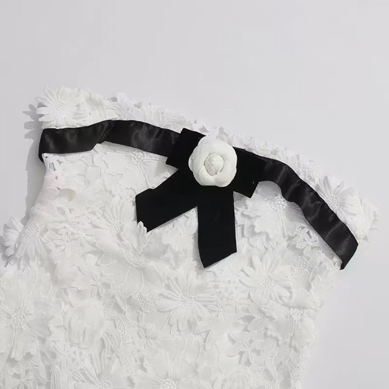 STRAPLESS FLORAL EMBROIDERY WHITE MAXI DRESS