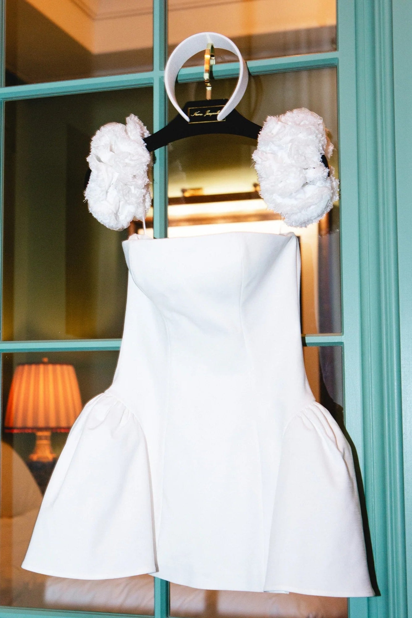 SHERRY FLOWER STRAPLESS PUFFY MINI DRESS WHITE