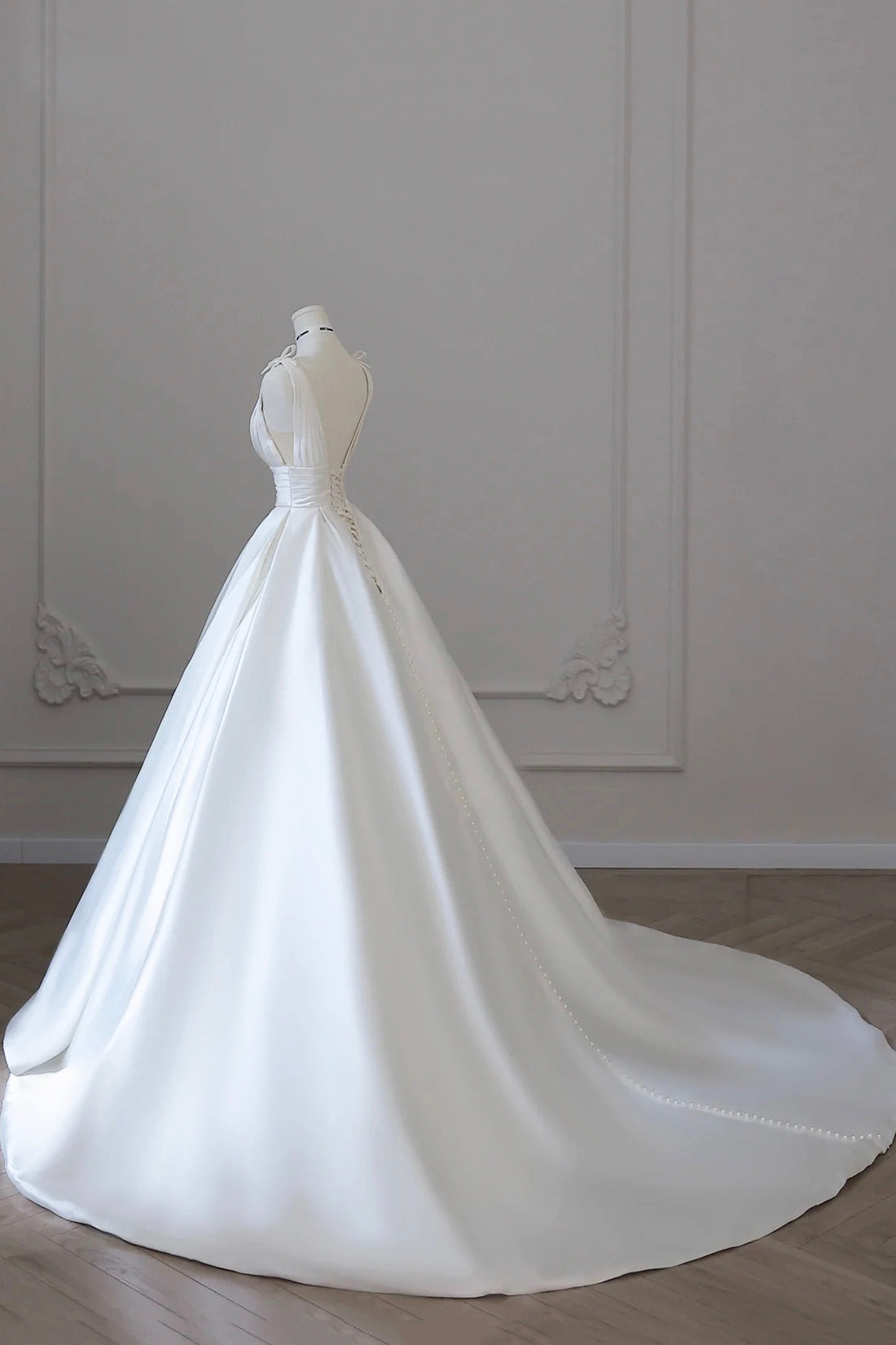 WHITE SATIN A-LINE V-NECK BOW DRESS