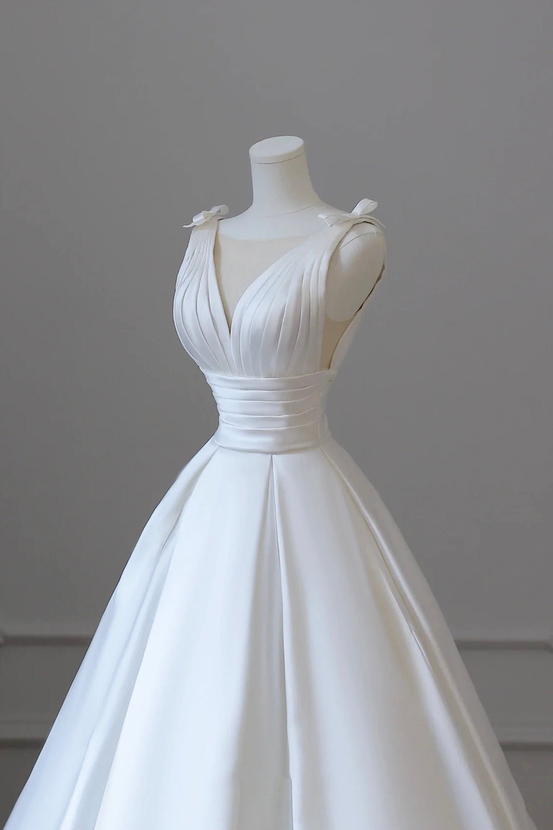 WHITE SATIN A-LINE V-NECK BOW DRESS