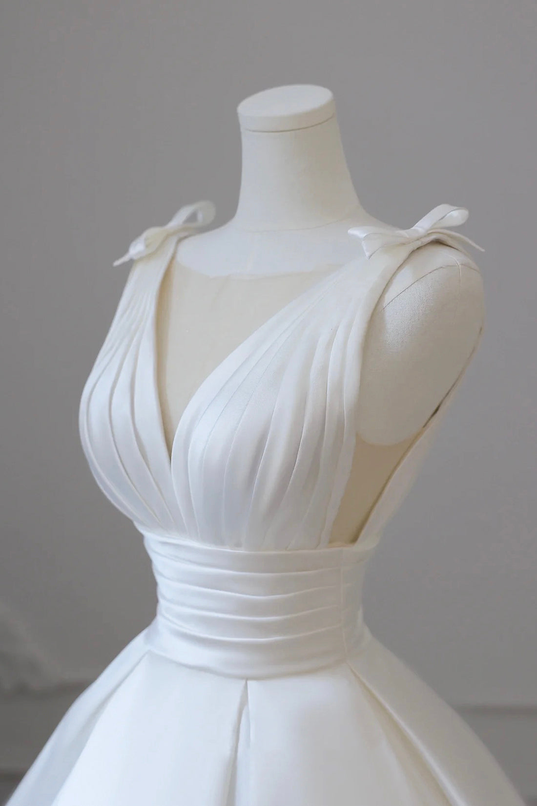 WHITE SATIN A-LINE V-NECK BOW DRESS