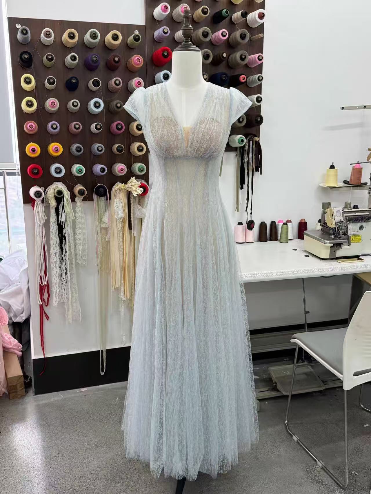 GLITTER TULLE V-NECK EMPIRE MAXI DRESS FOR EVENTS