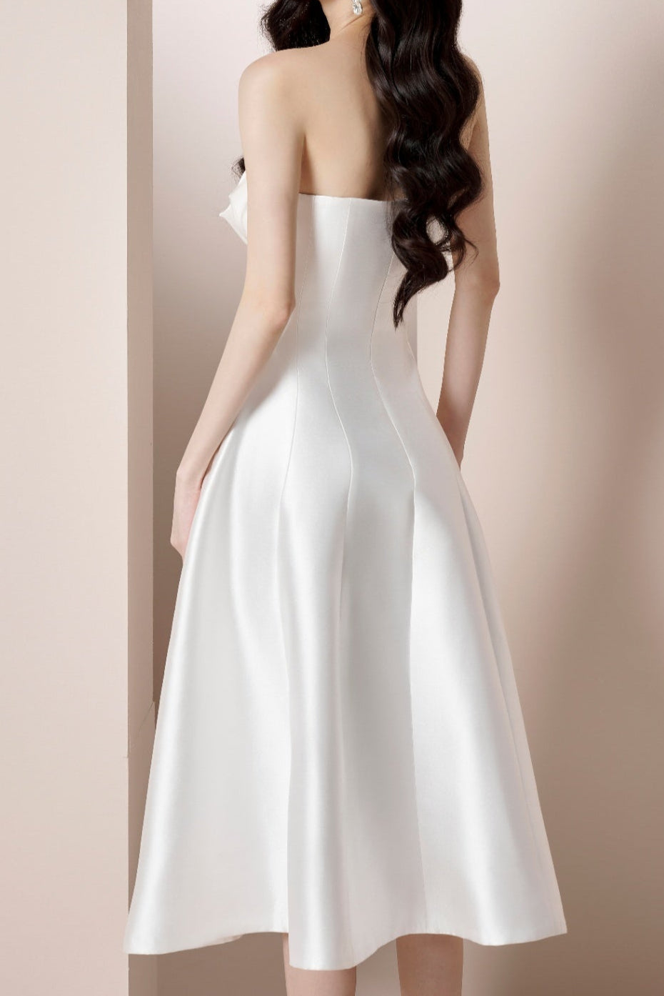 MIGNON 3D FLOWER SATIN STRAPLESS WHITE MIDI DRESS