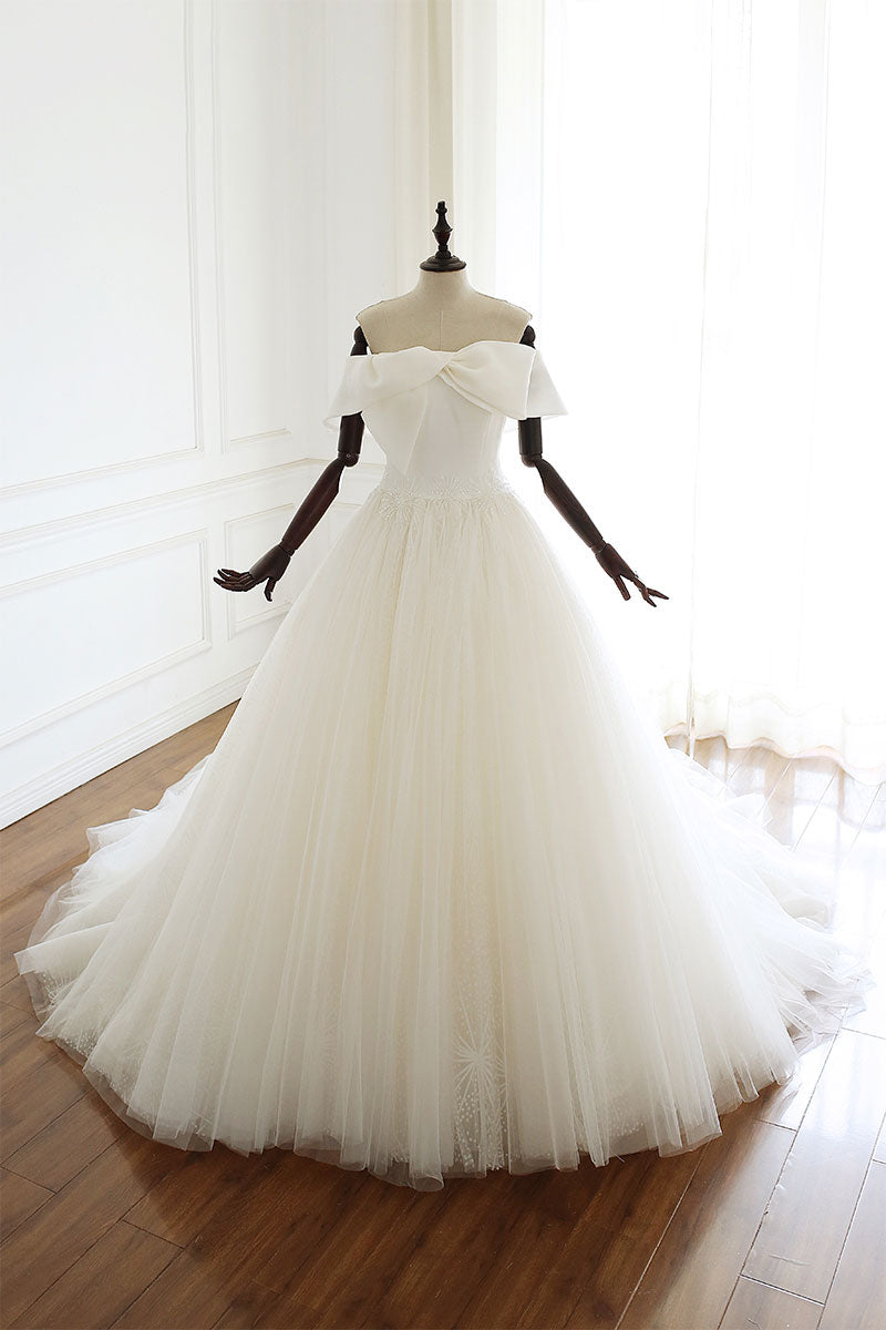 WHITE TULLE A-LINE WEDDING GOWN WITH TRAIN