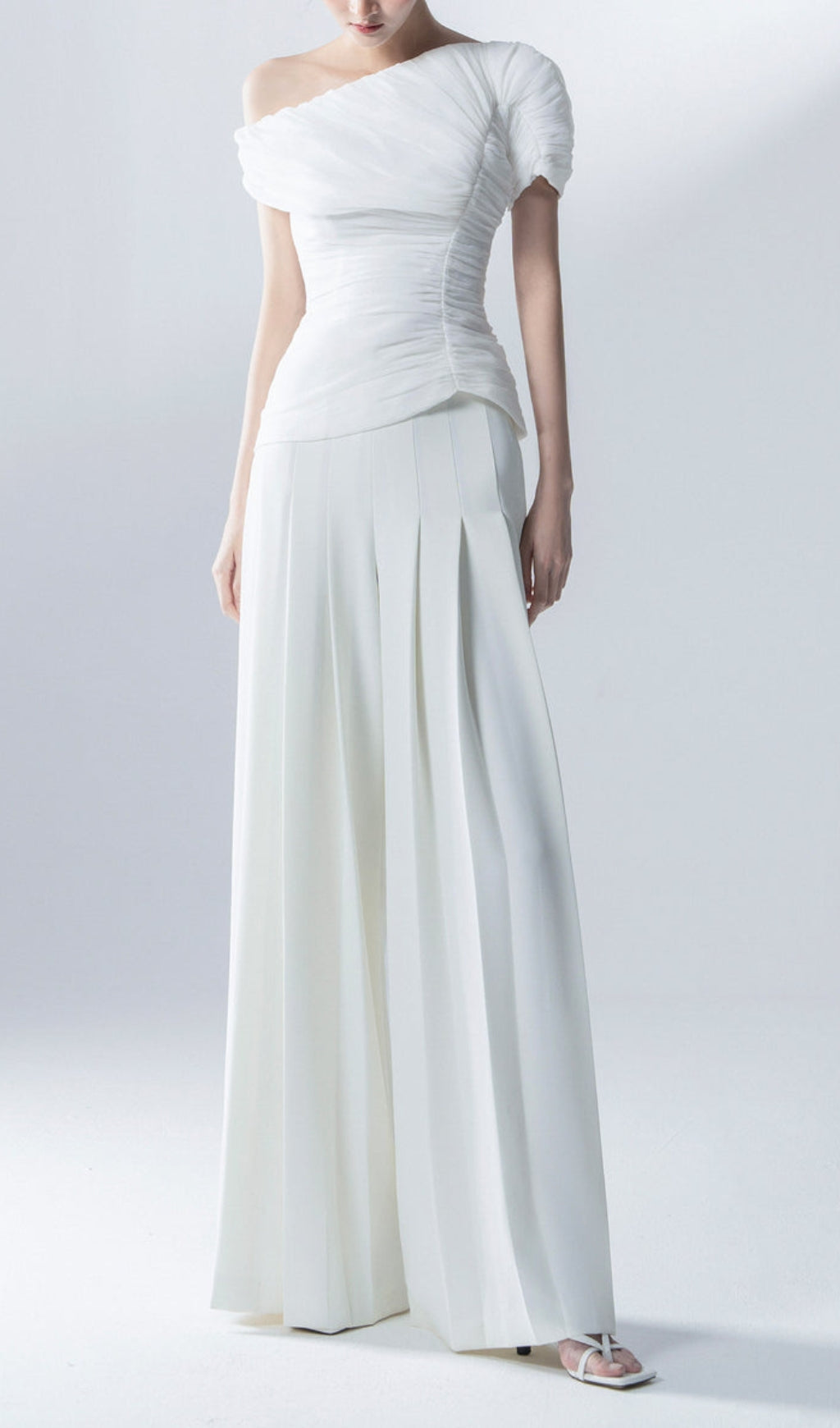 WHITE FEATHER PLEATED TWO-PIECE SUIT SET