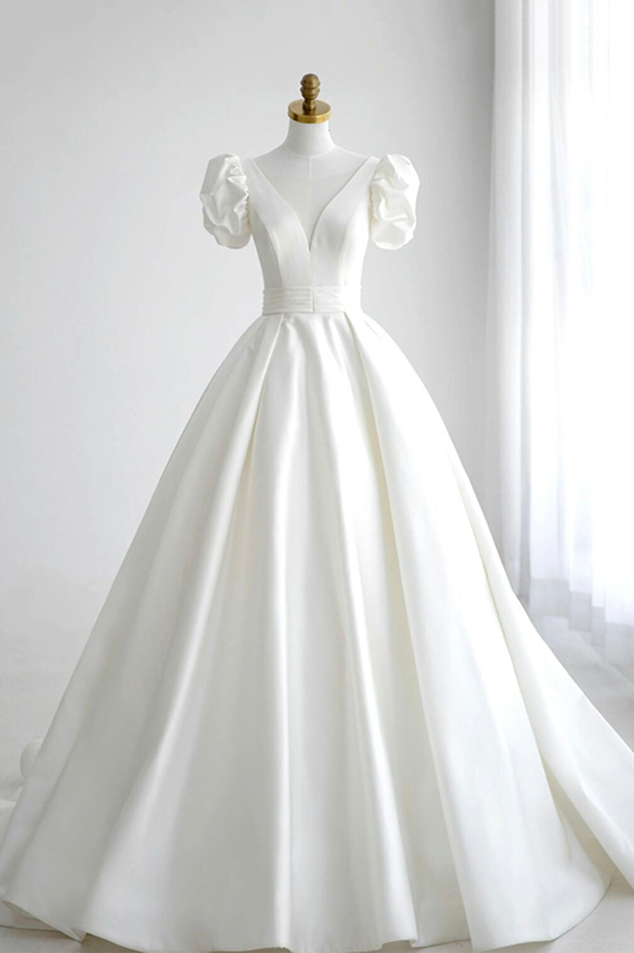 2.081_cc6afba0-2833-4f57-b64d-00eb99c81b67 CLASSIC WHITE SATIN A-LINE V-NECK SHORT DRESS