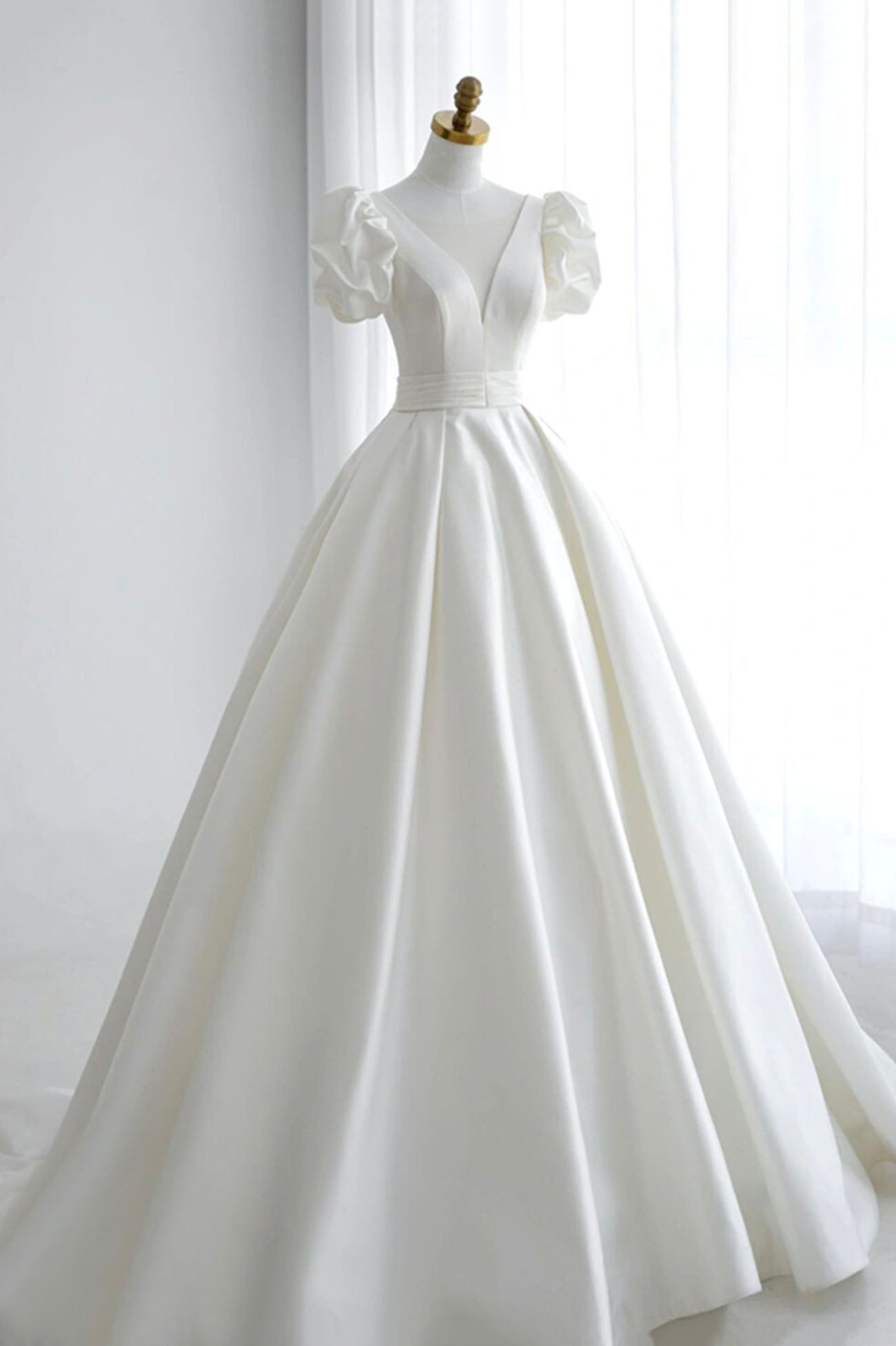 CLASSIC WHITE SATIN A-LINE V-NECK SHORT DRESS