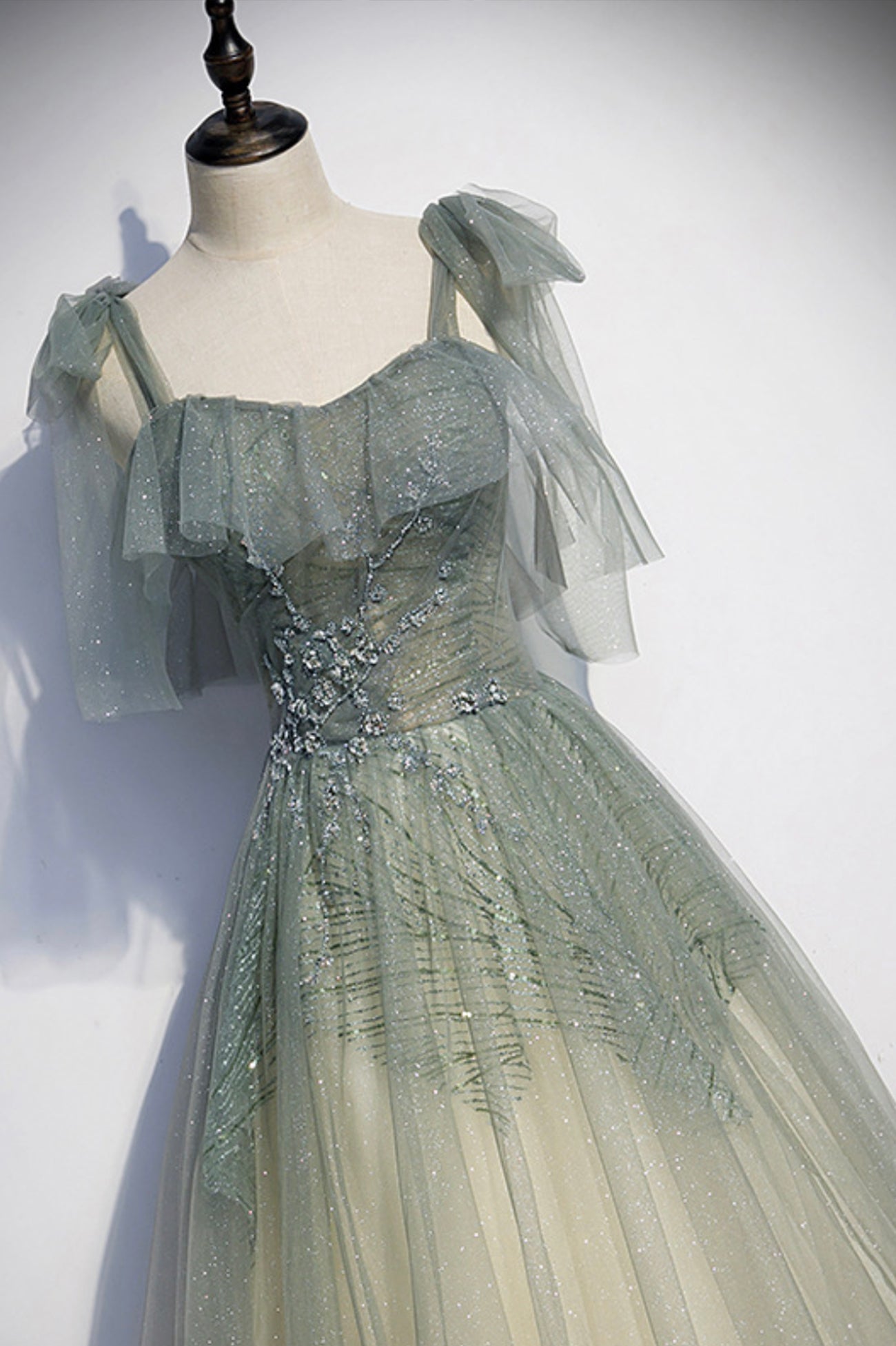 GREEN TULLE PARTY DRESS, SHINY SILHOUETTE