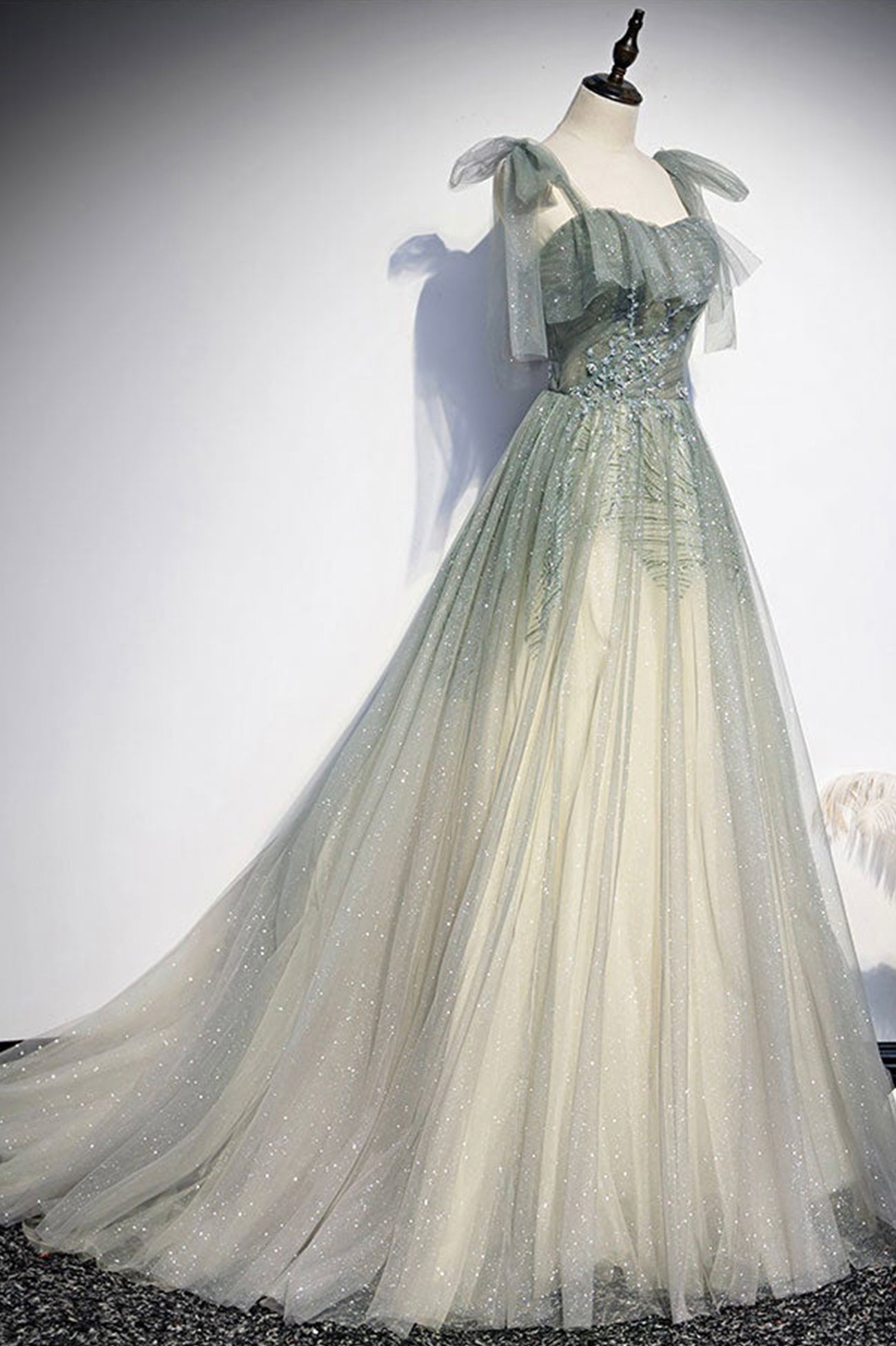 GREEN TULLE PARTY DRESS, SHINY SILHOUETTE