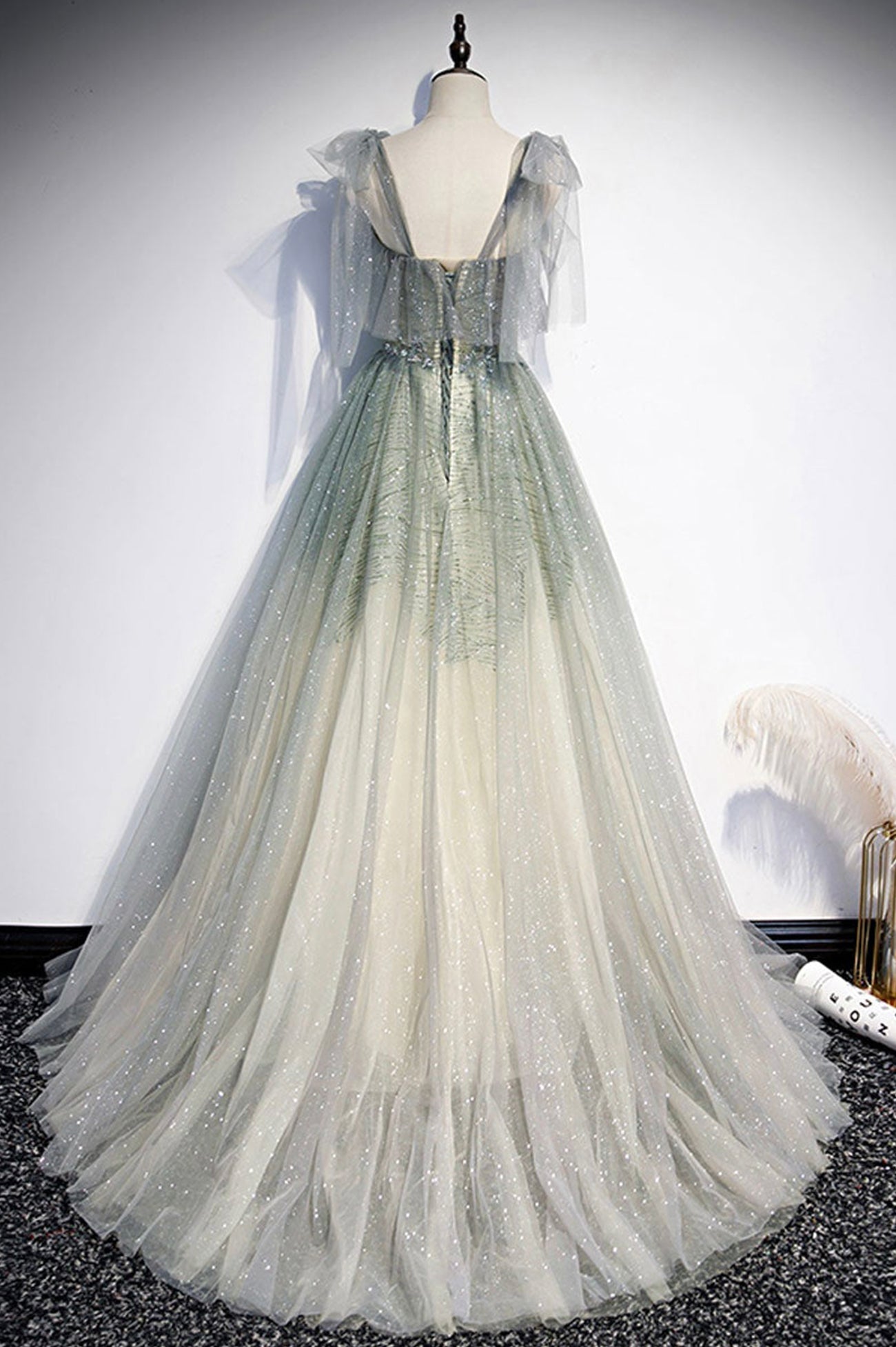 GREEN TULLE PARTY DRESS, SHINY SILHOUETTE