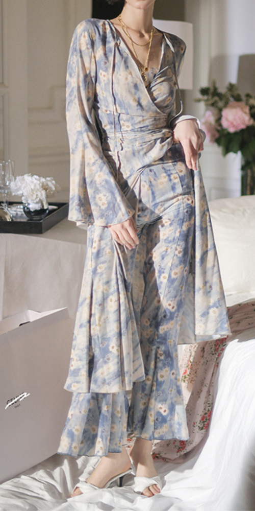 PRINTED WRAP MIDI DRESS IN BLUE PRINTED WRAP MIDI DRESS IN BLUE