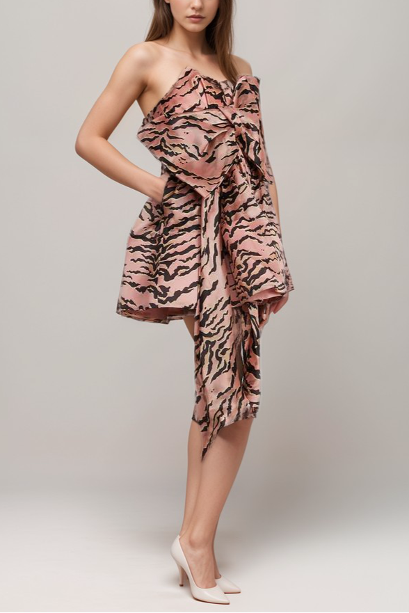 2024-05-10_8619_21bc8664-309b-4f1d-81f2-612d8ba38c21-vmake LILLIE BOW-DETAIL FLARED MINI DRESS