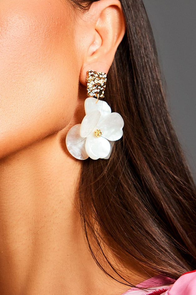 TEXTURED GOLD SQUARE PEARL FLORAL DROP EARRINGS