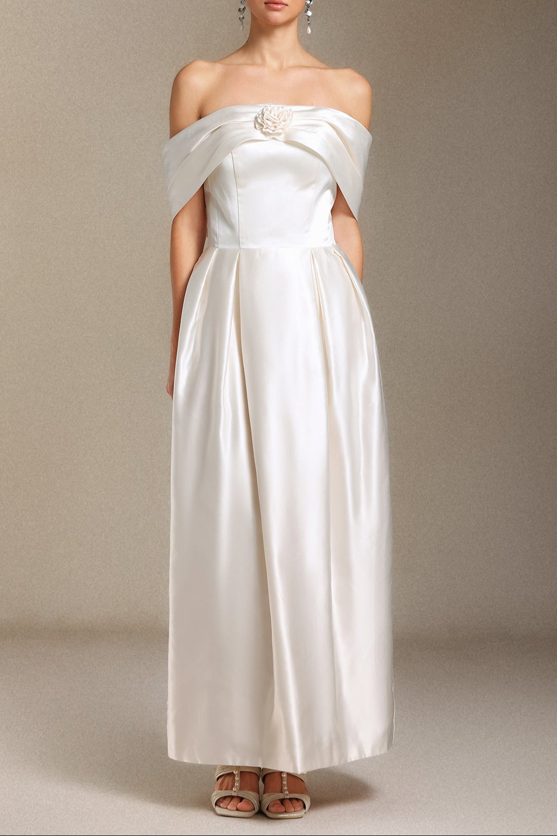 2025-09-10-kerr124868 BARE SHOULDER FLOWER CYLINDER MAXI DRESS WHITE