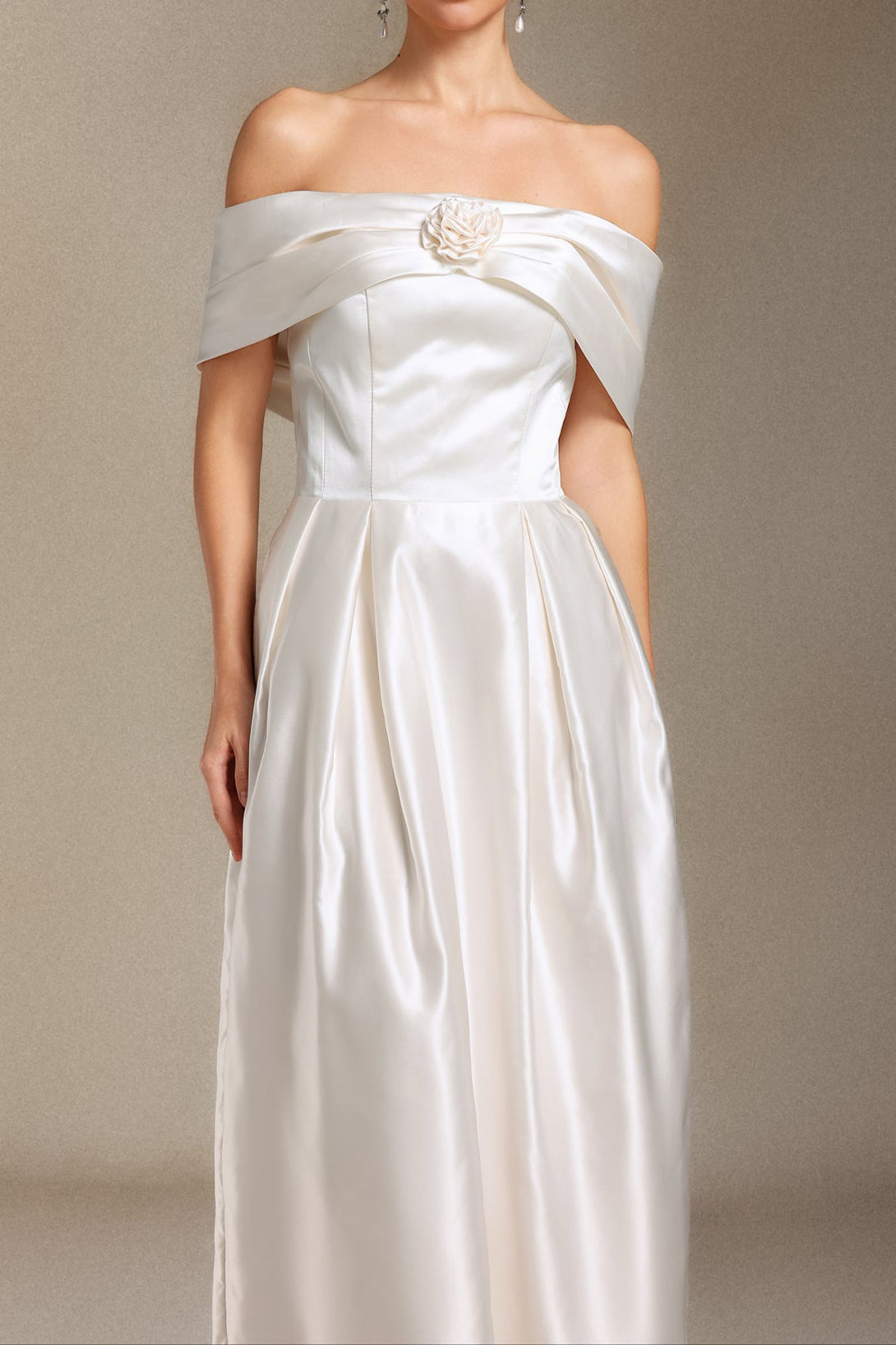 BARE SHOULDER FLOWER CYLINDER MAXI DRESS WHITE