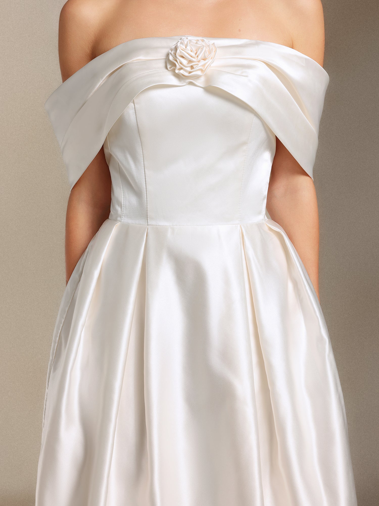 BARE SHOULDER FLOWER CYLINDER MAXI DRESS WHITE