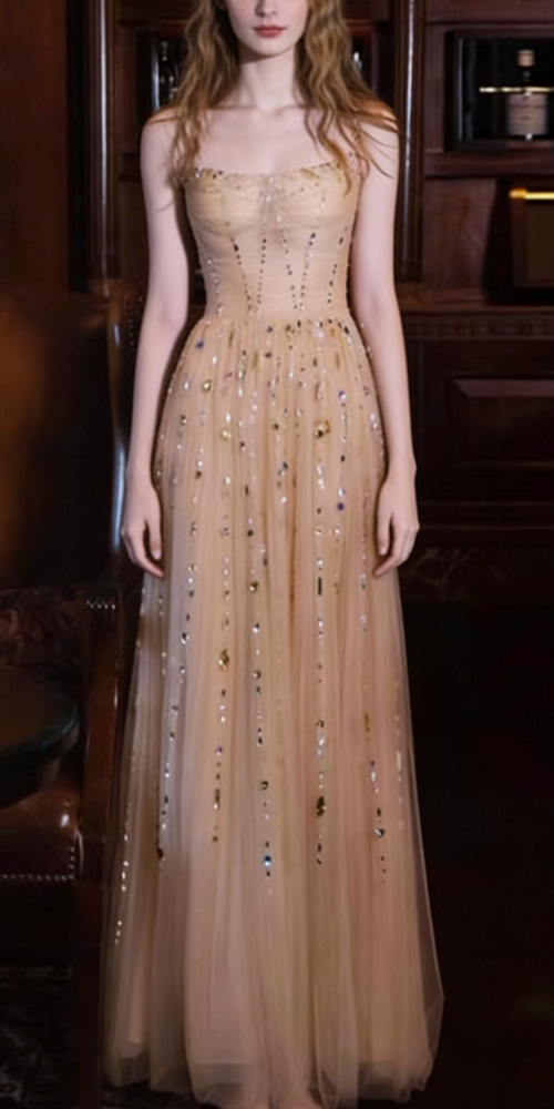 Nicola's elegant backless halter maxi dress - Champagne