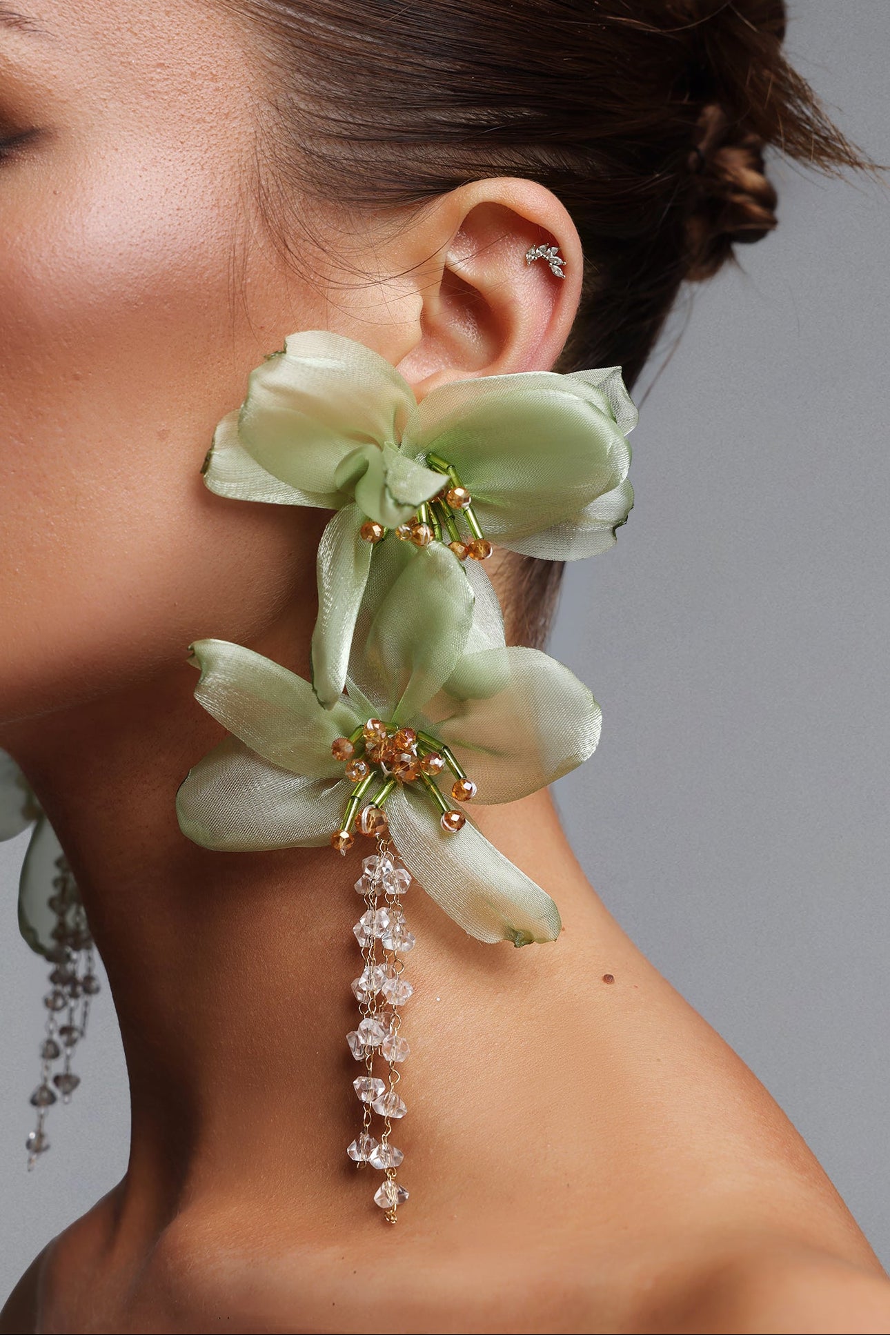 2026-05-22-ana-1-262367 LIGHT GREEN ORGANZA DROP EARRINGS