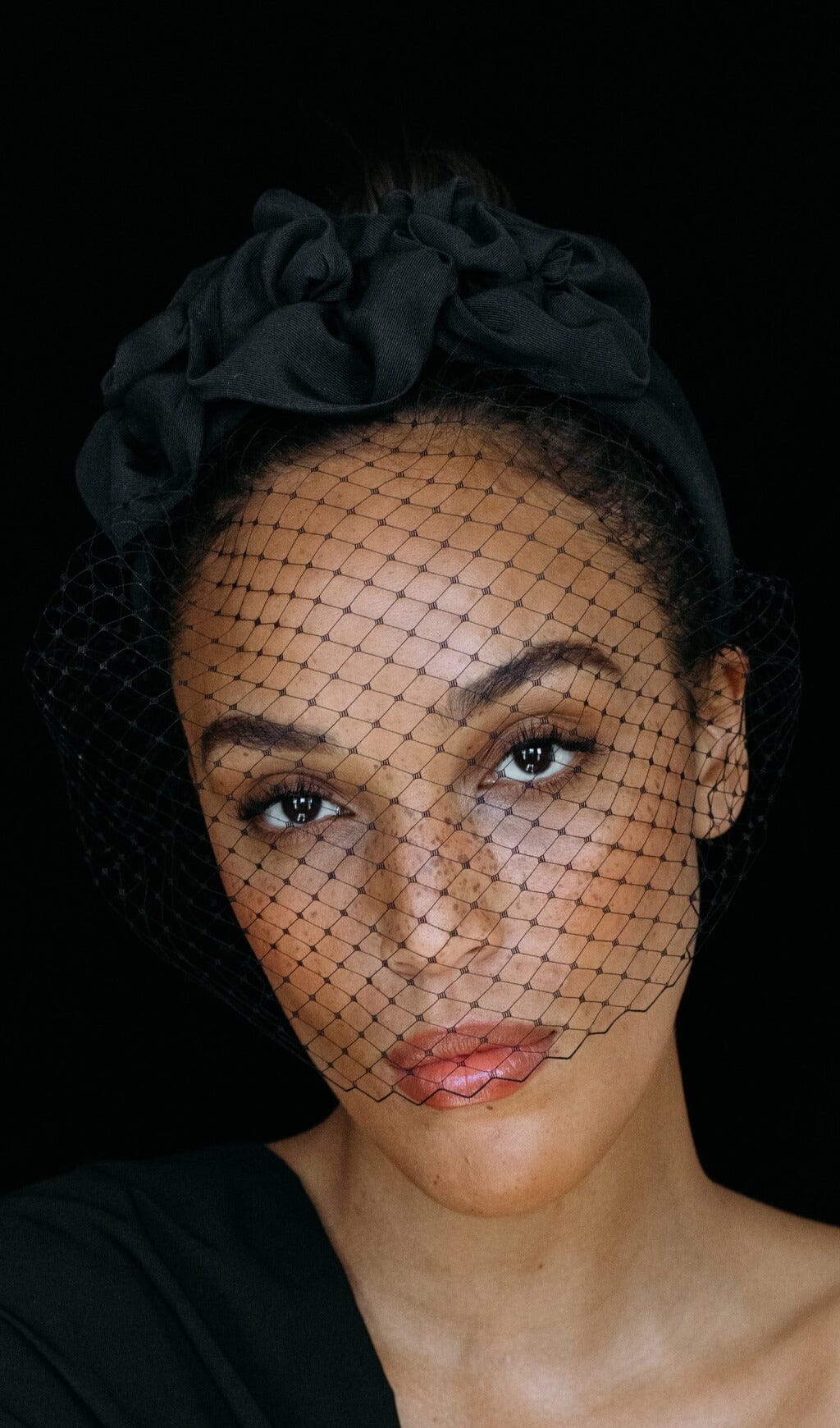 TRIPLE ROSETTE VEIL HEADPIECE BLACK WEDDING ELEGANT
