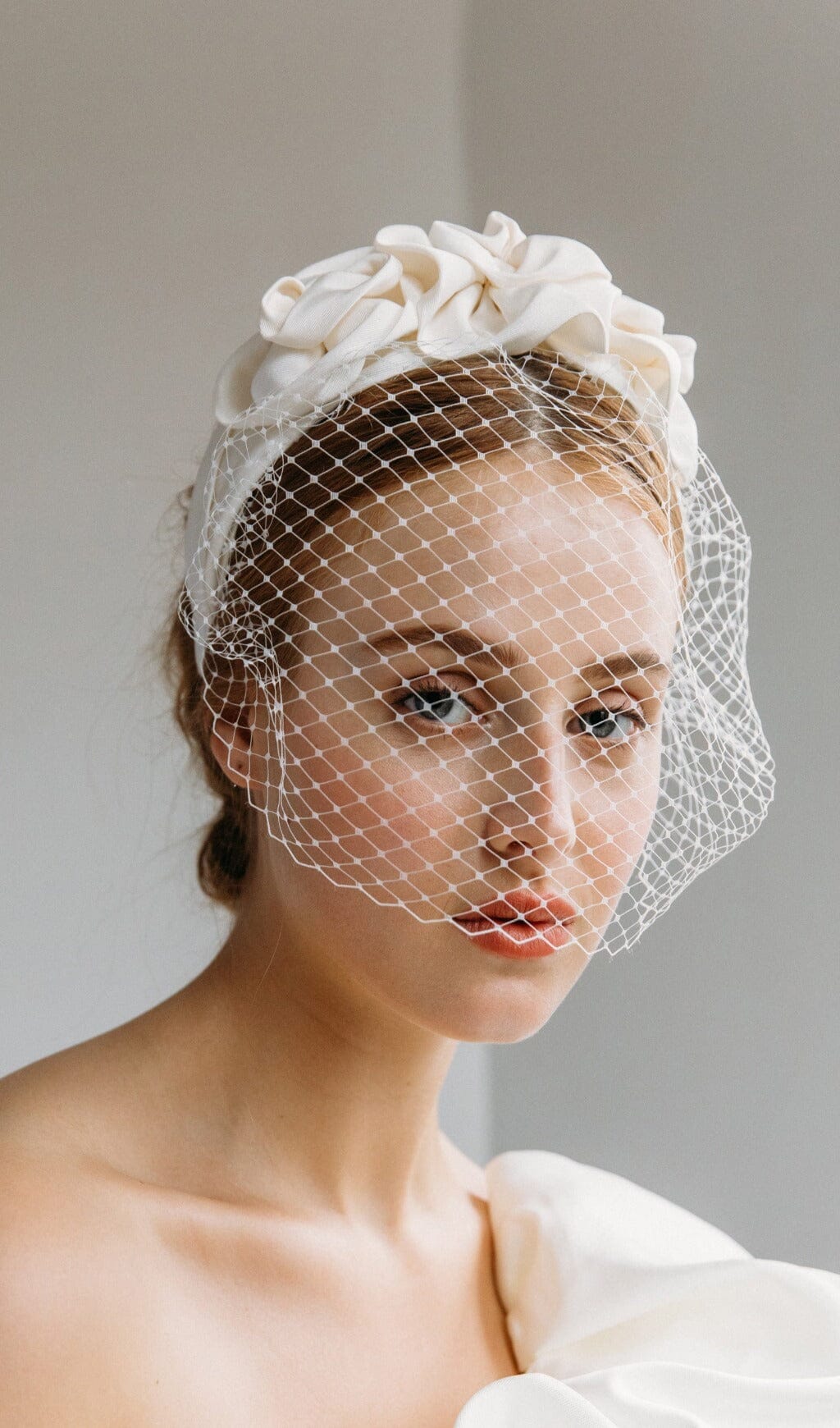TRIPLE ROSETTE VEIL CREAM BRIDAL WEDDING HEADPIECE