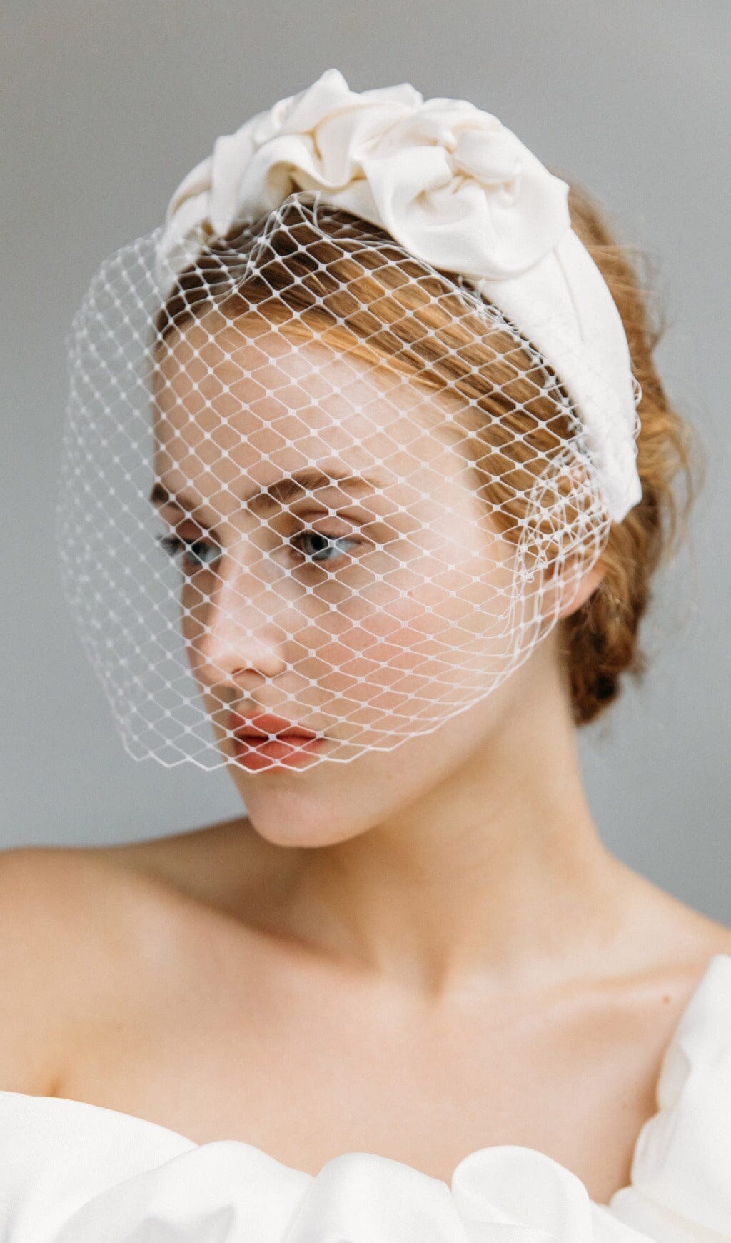 TRIPLE ROSETTE VEIL CREAM BRIDAL WEDDING HEADPIECE