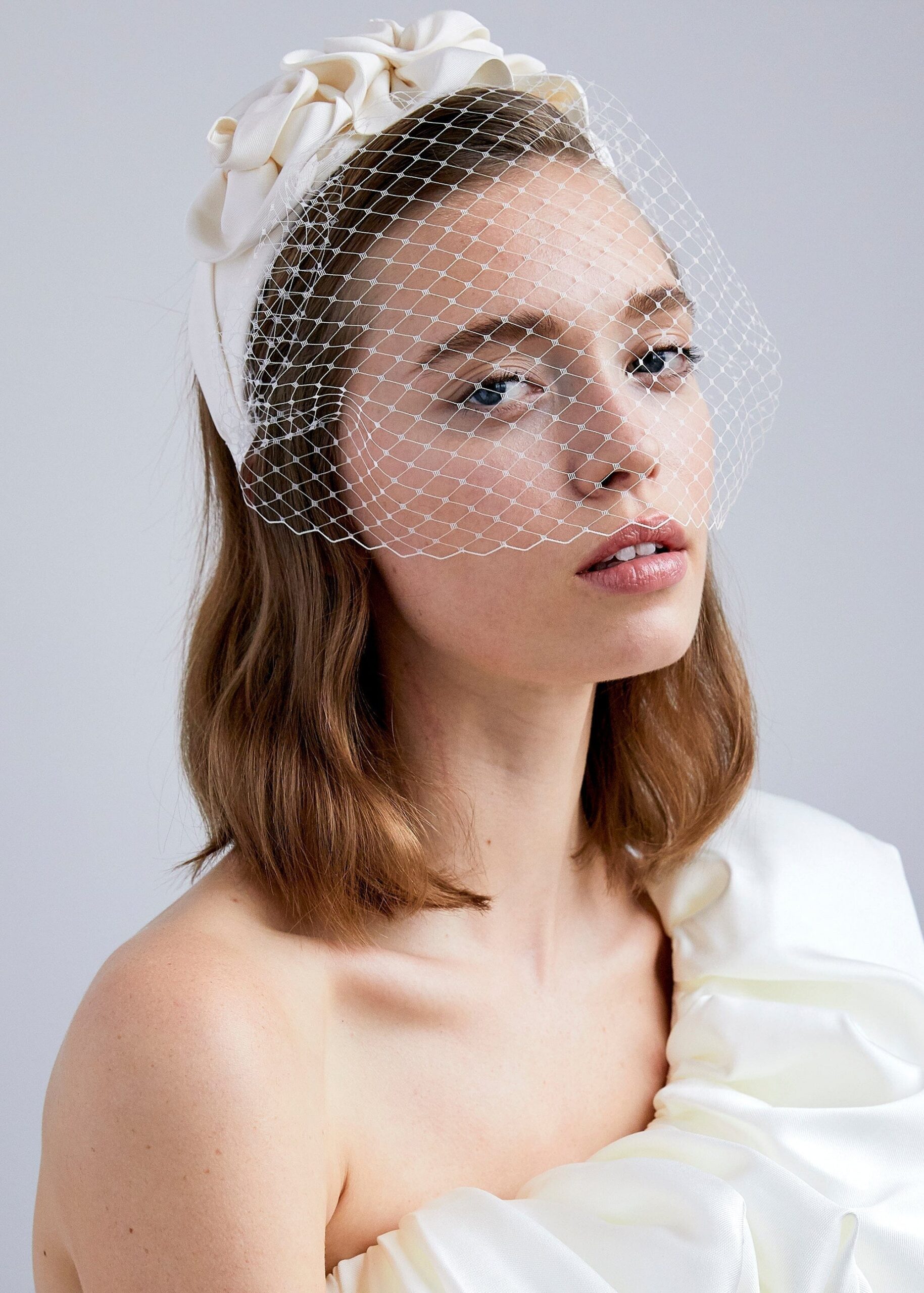 TRIPLE ROSETTE VEIL CREAM BRIDAL WEDDING HEADPIECE
