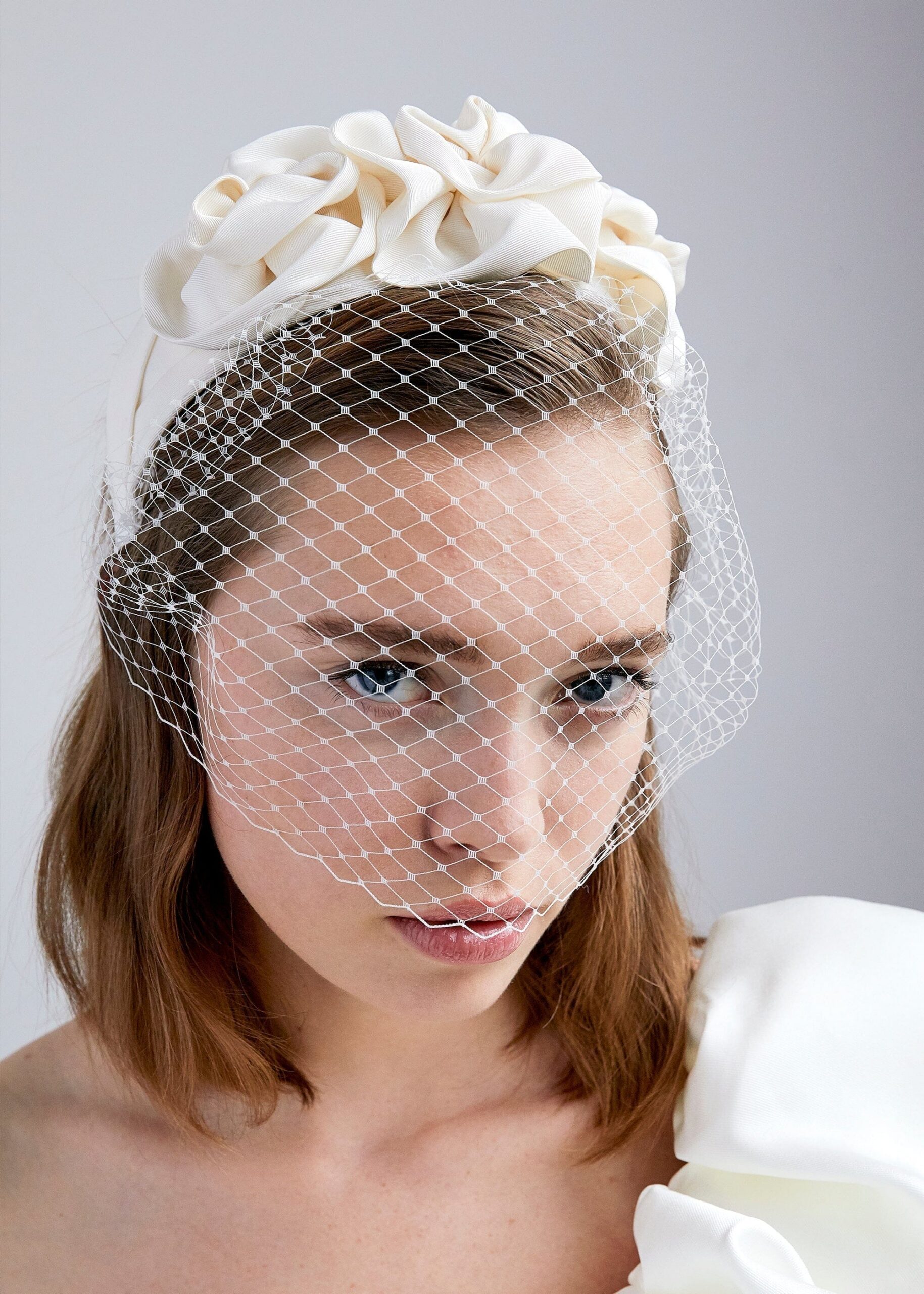 TRIPLE ROSETTE VEIL CREAM BRIDAL WEDDING HEADPIECE