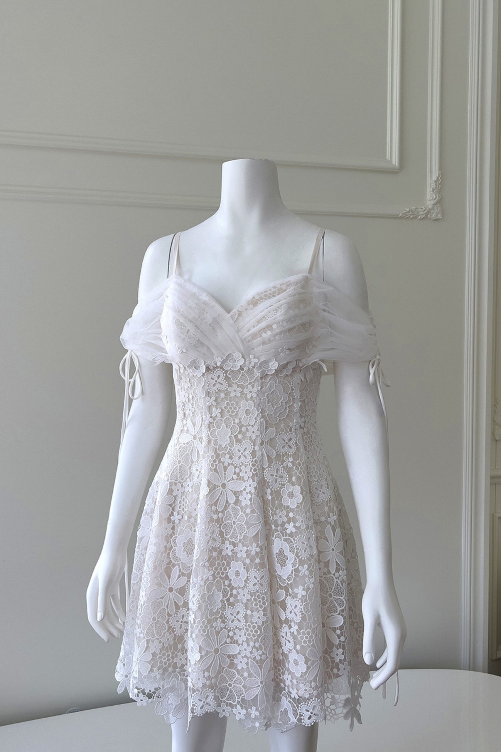 LACE FLOWER WHITE MINI DRESS FOR WEDDING PARTY