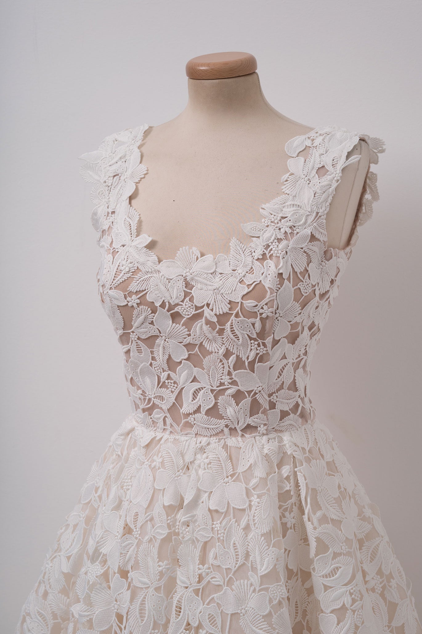 IVORY LACE MINI PROM DRESS FOR HOME