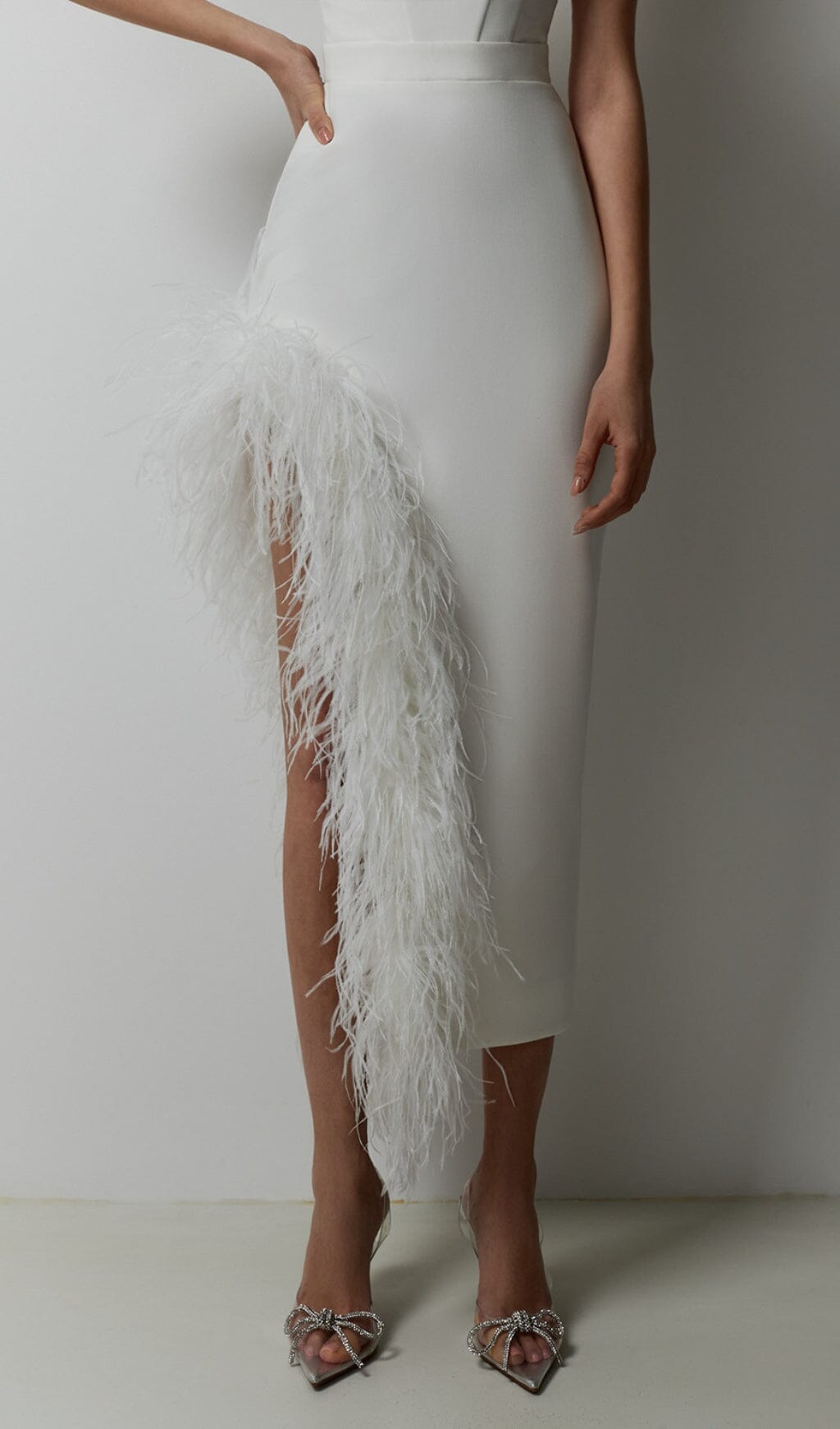 STRAPLESS FEATHER MIDI DRESS, WHITE WEDDING PARTY