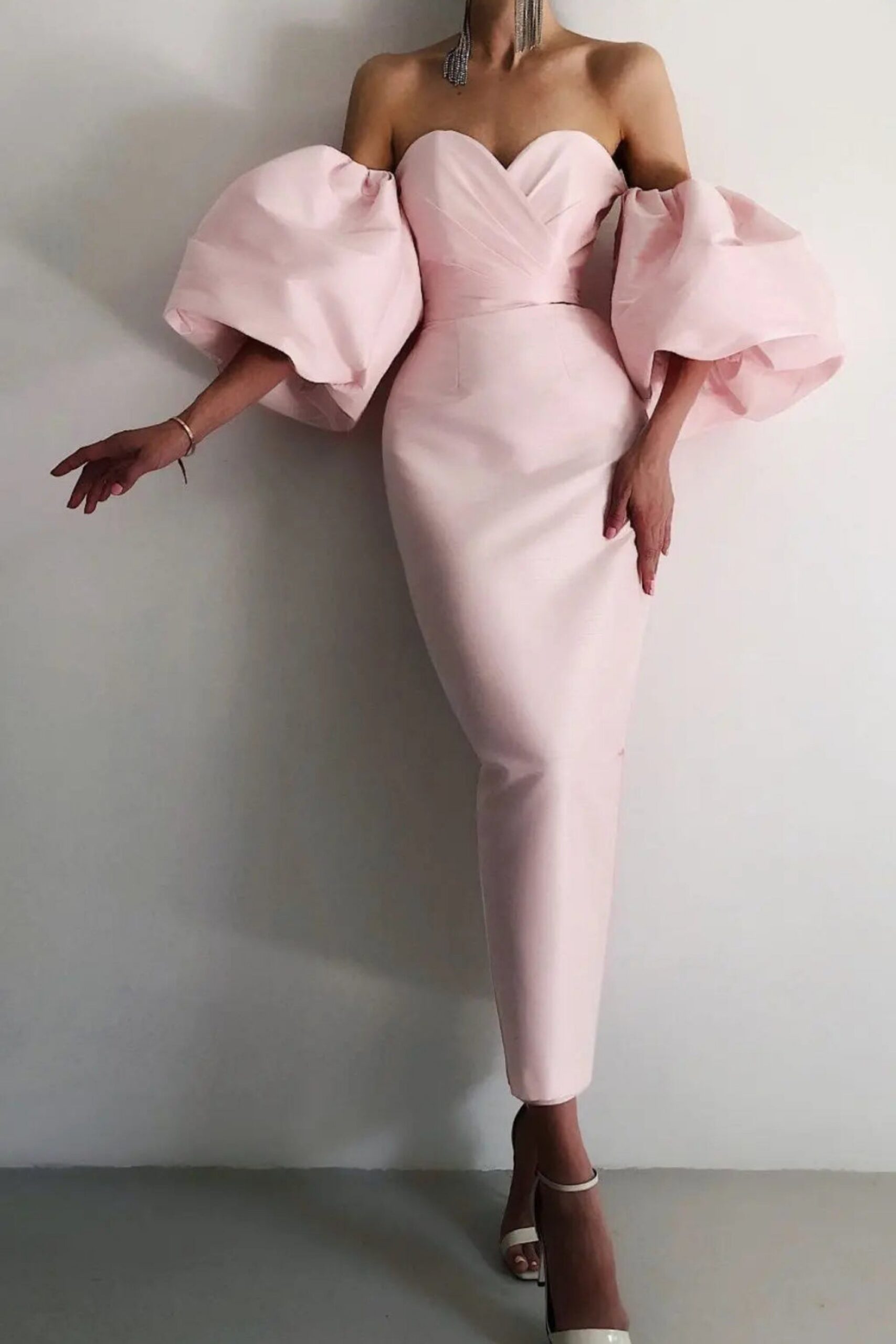 2_79dc5bc1-79d6-4141-9c22-e82789ba2631 SMILEY PUFF SLEEVE SATIN MIDI DRESS PINK