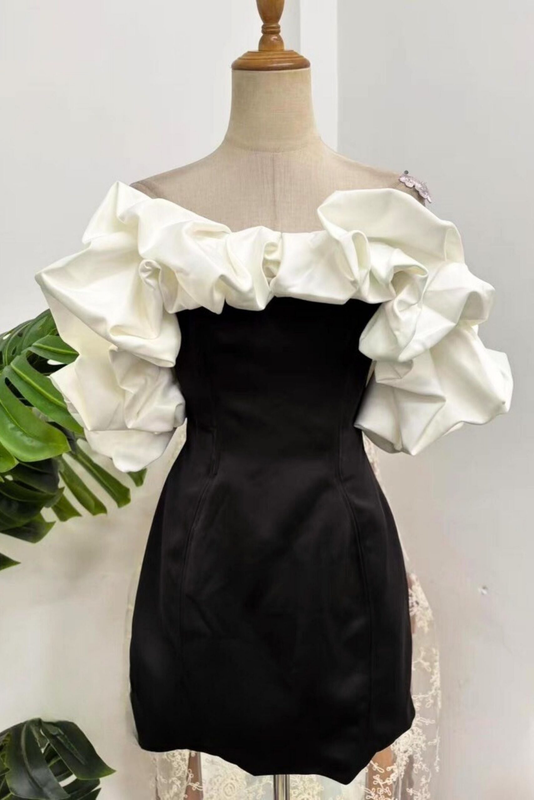 ALLIE MINI DRESS - BLACK WHITE NIGHT OUTFIT