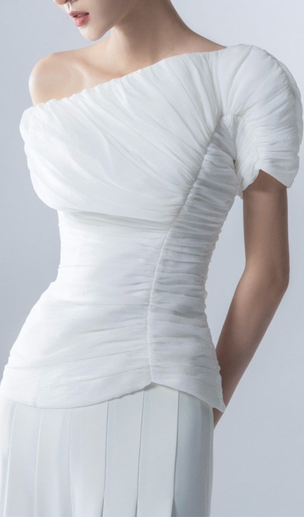 WHITE FEATHER PLEATED TWO-PIECE SUIT SET