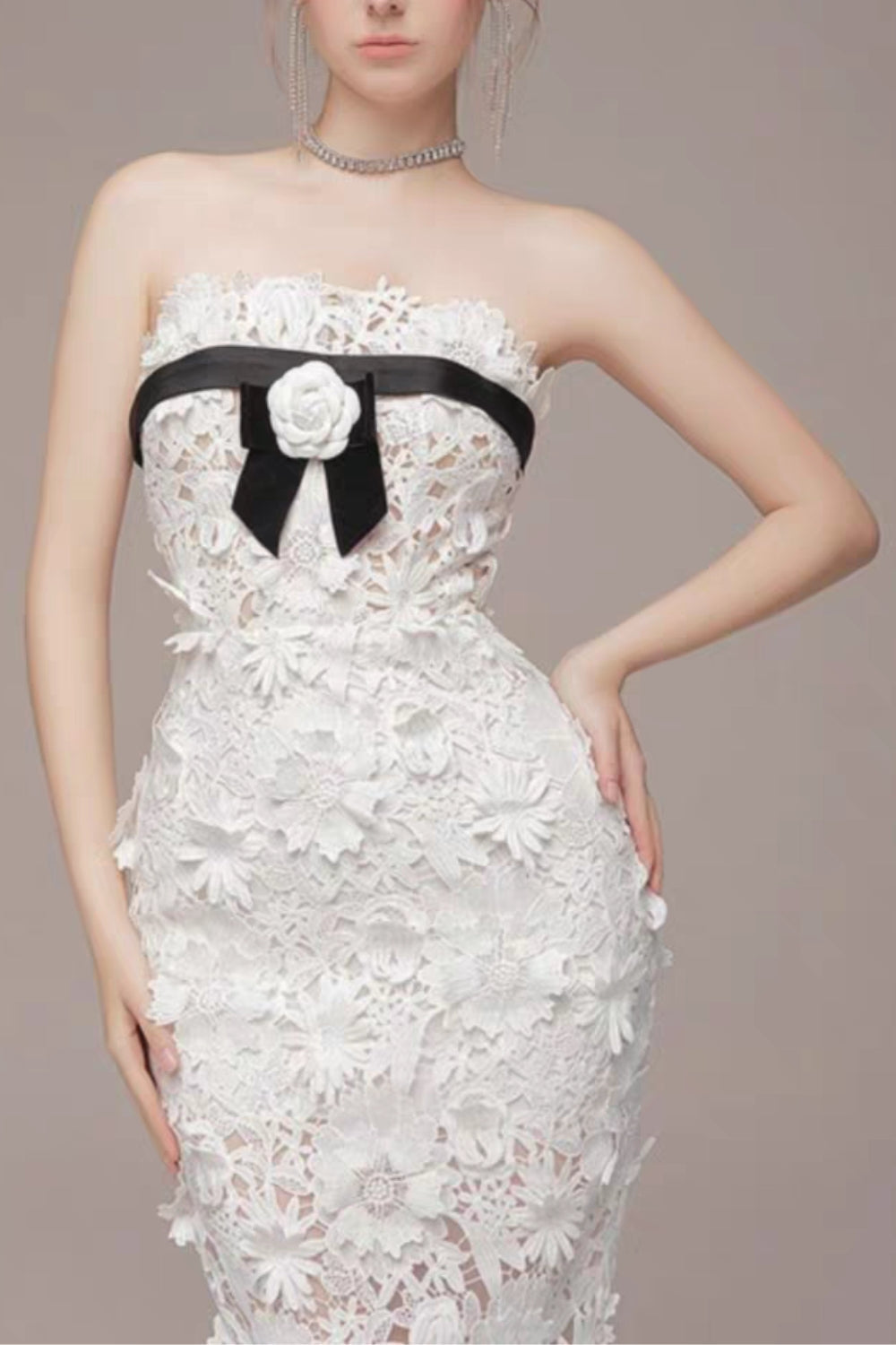 STRAPLESS FLORAL EMBROIDERY WHITE MAXI DRESS