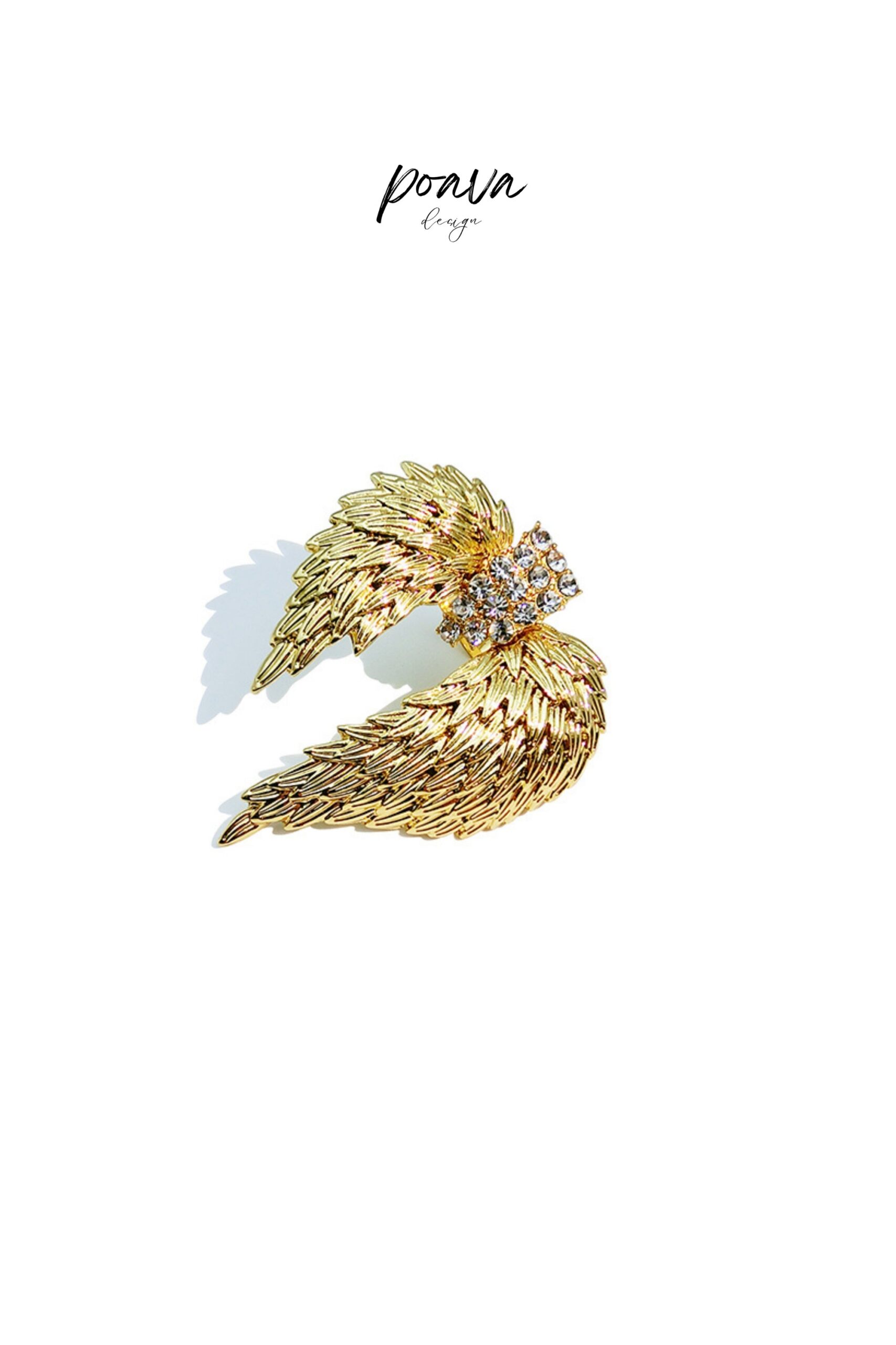CRYSTAL-EMBELLISHED COCKTAIL RING FOR EVENING