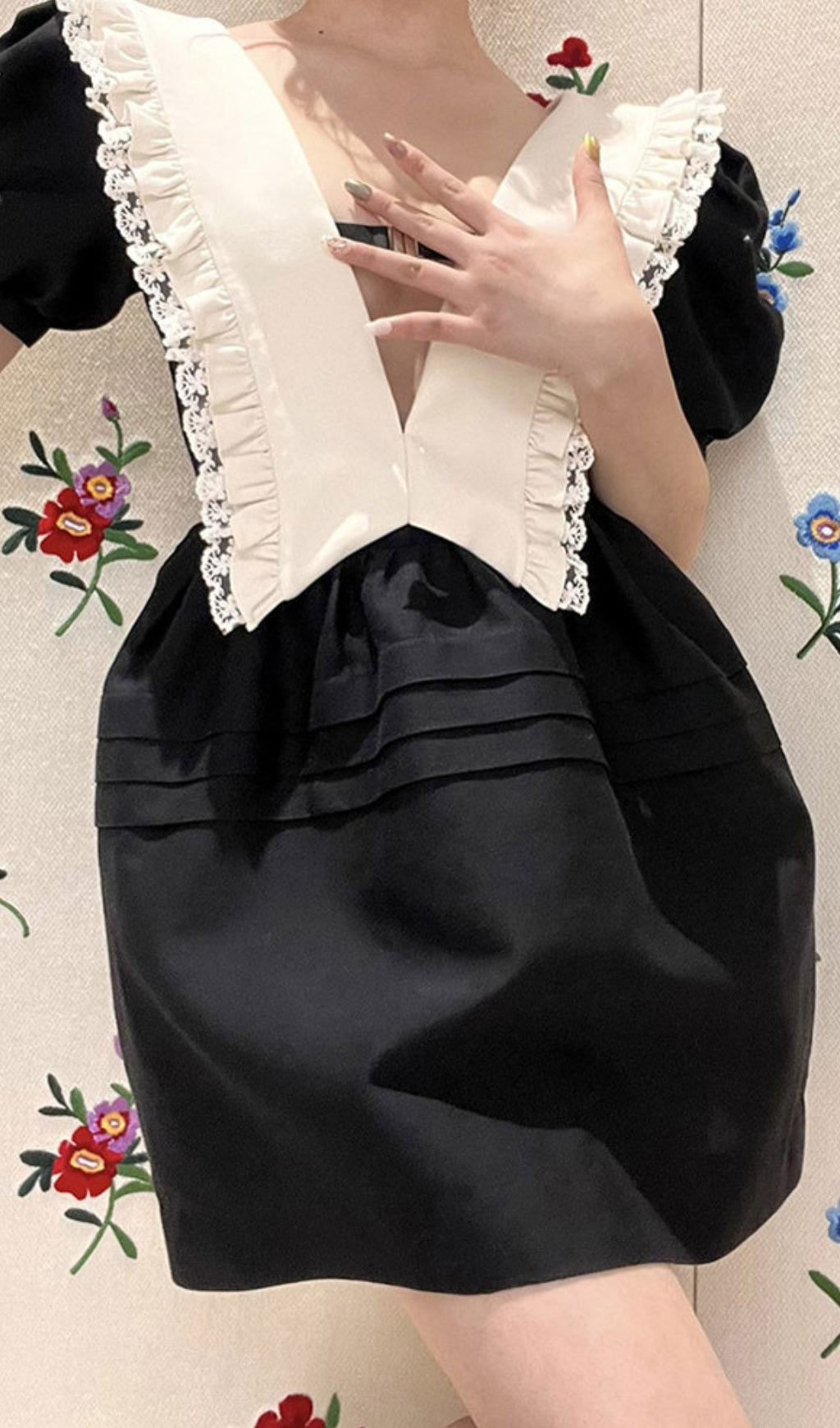 BLACK V-NECK MINI DRESS FOR COCKTAIL PARTY