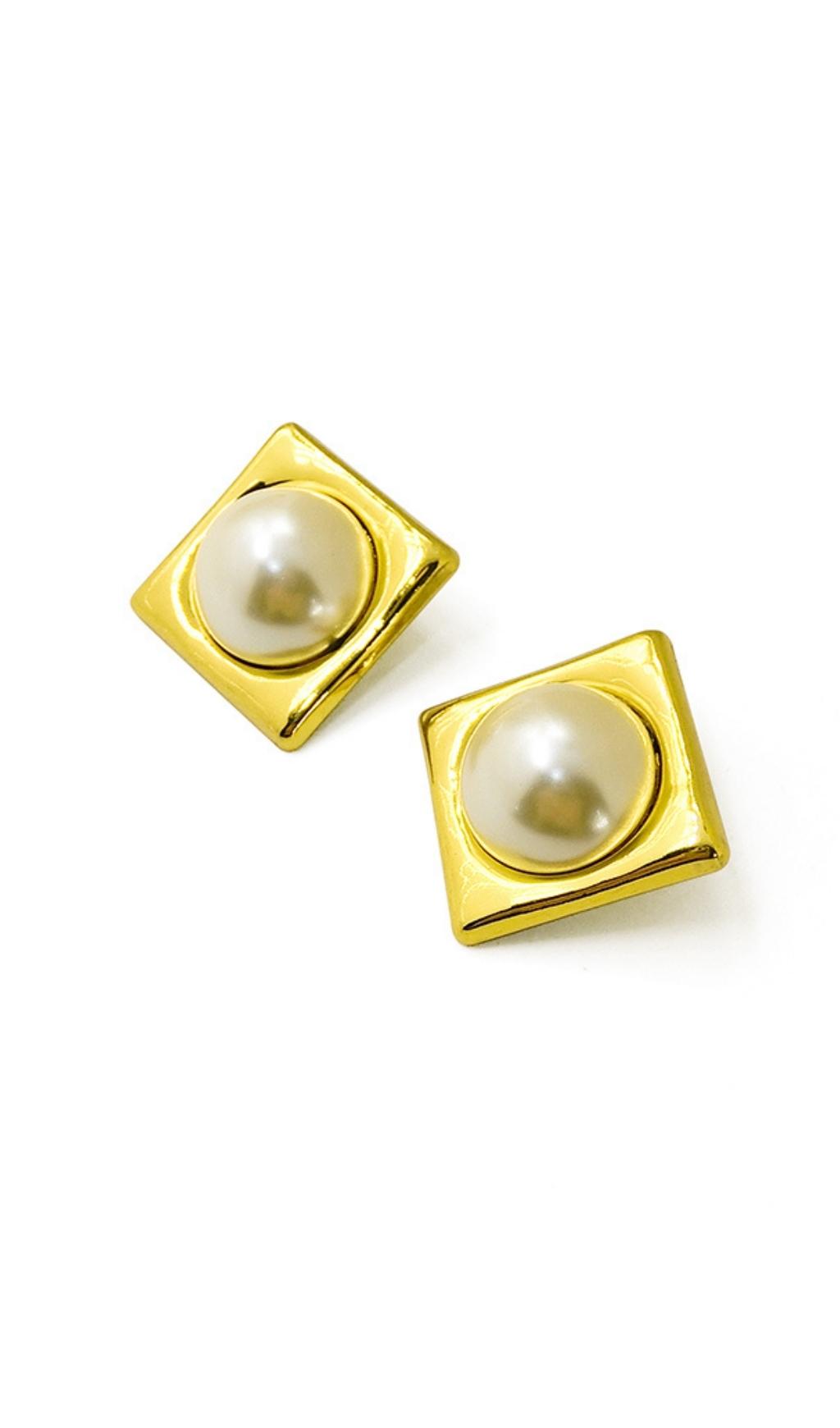 31_7259266a-b313-4163-9ce9-f5fa0383042f GOLD GEOMETRIC SQUARE HOOP EARRINGS FOR WOMEN