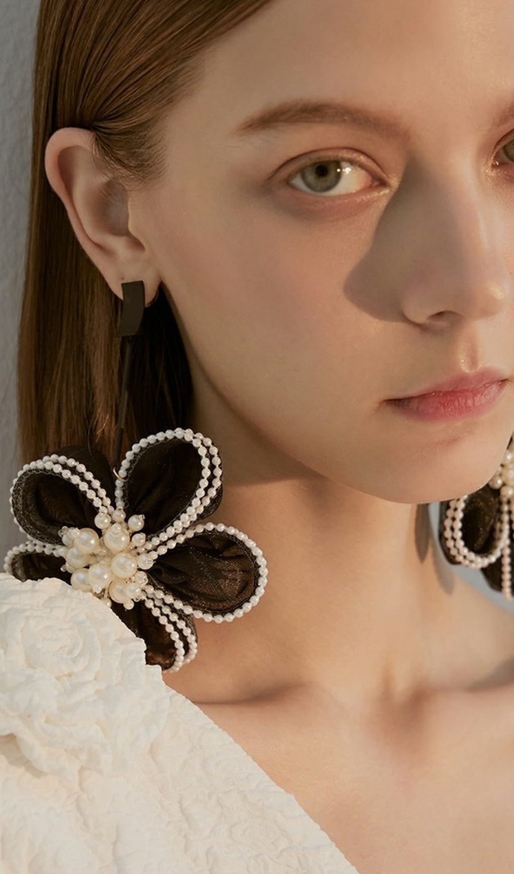 31_c47366e7-4c6a-482a-84de-d6ef14fa6d29 BLACK LACE FLOWER PEARL DROP EARRINGS