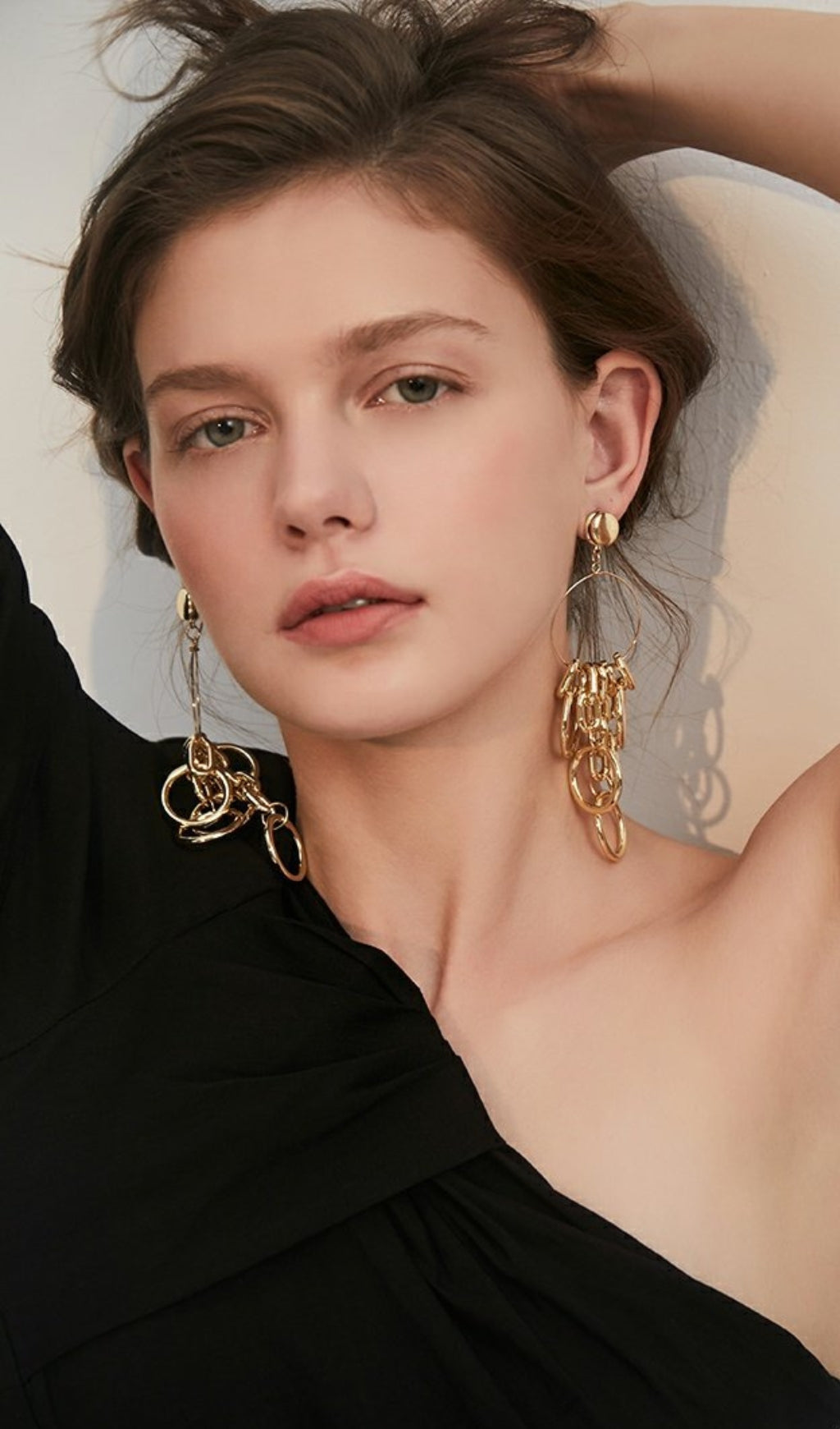GOLD CIRCLE HOOPS FOR EVERYDAY STYLE