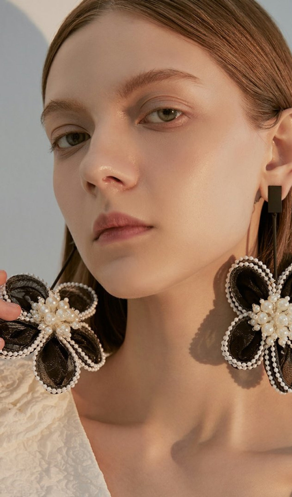 32_a359bc8c-af1e-4fe3-a224-5d4f65cea2c8 BLACK LACE FLOWER PEARL DROP EARRINGS