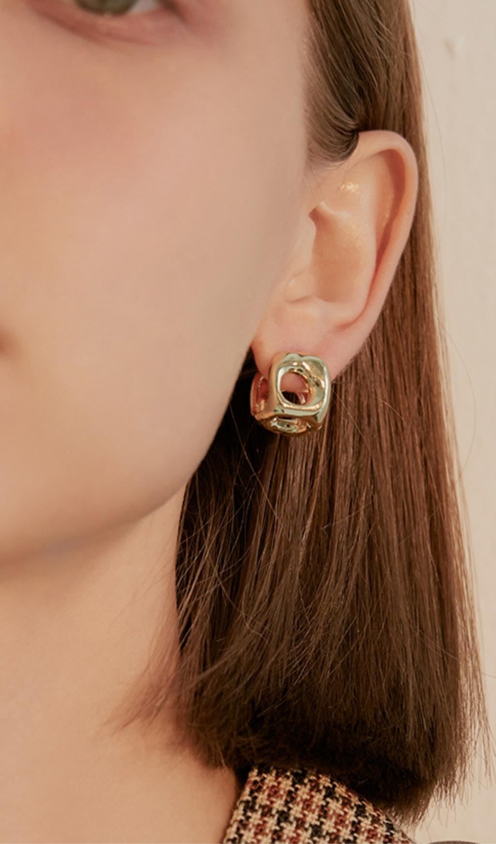 METALLIC SQUARE STUD EARRINGS FOR PARTY