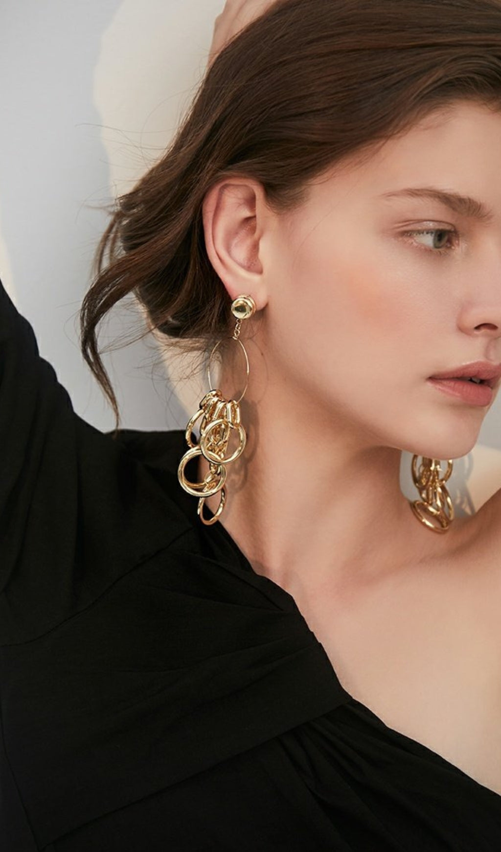 GOLD CIRCLE HOOPS FOR EVERYDAY STYLE