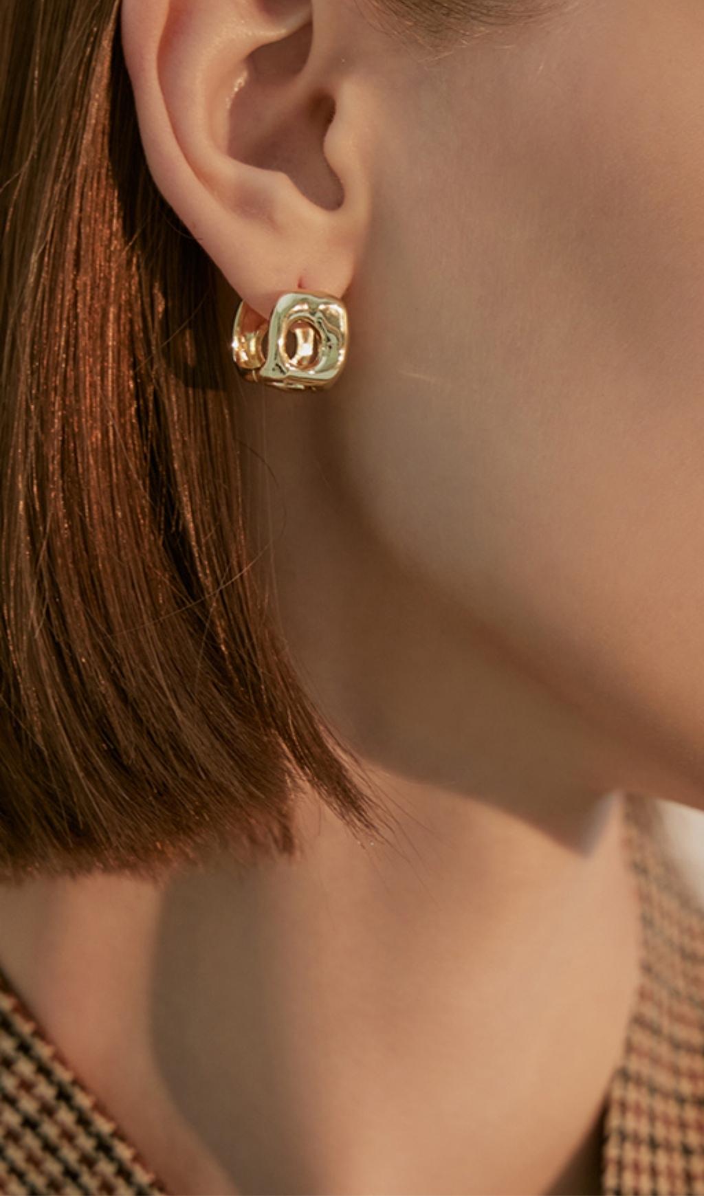 METALLIC SQUARE STUD EARRINGS FOR PARTY
