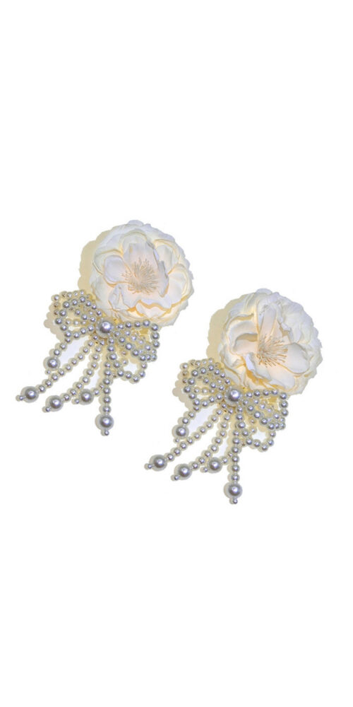 WHITE FLOWER PETALS ACRYLIC EARRINGS WHITE FLOWER PETALS ACRYLIC EARRINGS