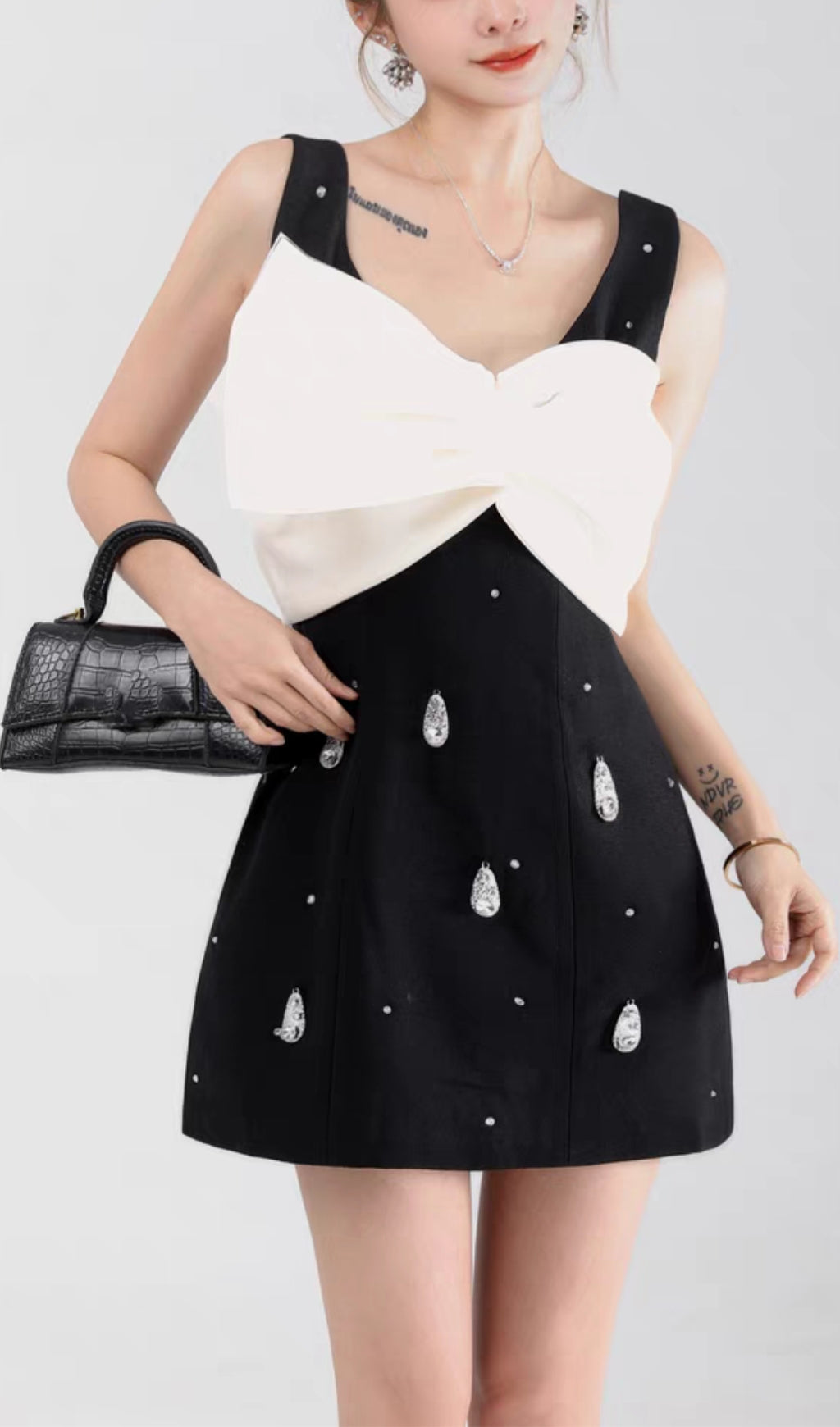 BOW V-NECK SLEEVELESS MINI DRESS BLACK COCKTAIL