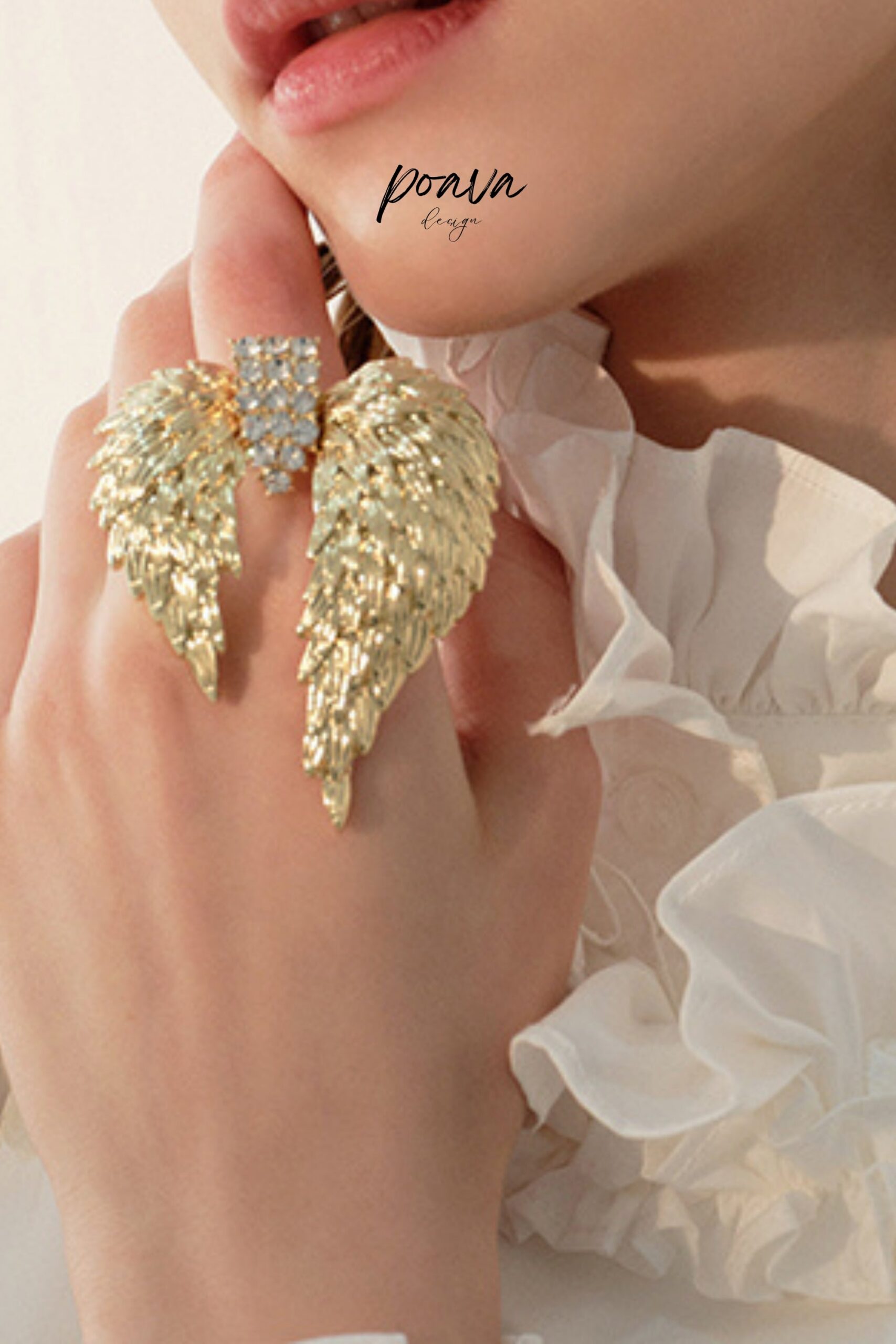CRYSTAL-EMBELLISHED COCKTAIL RING FOR EVENING