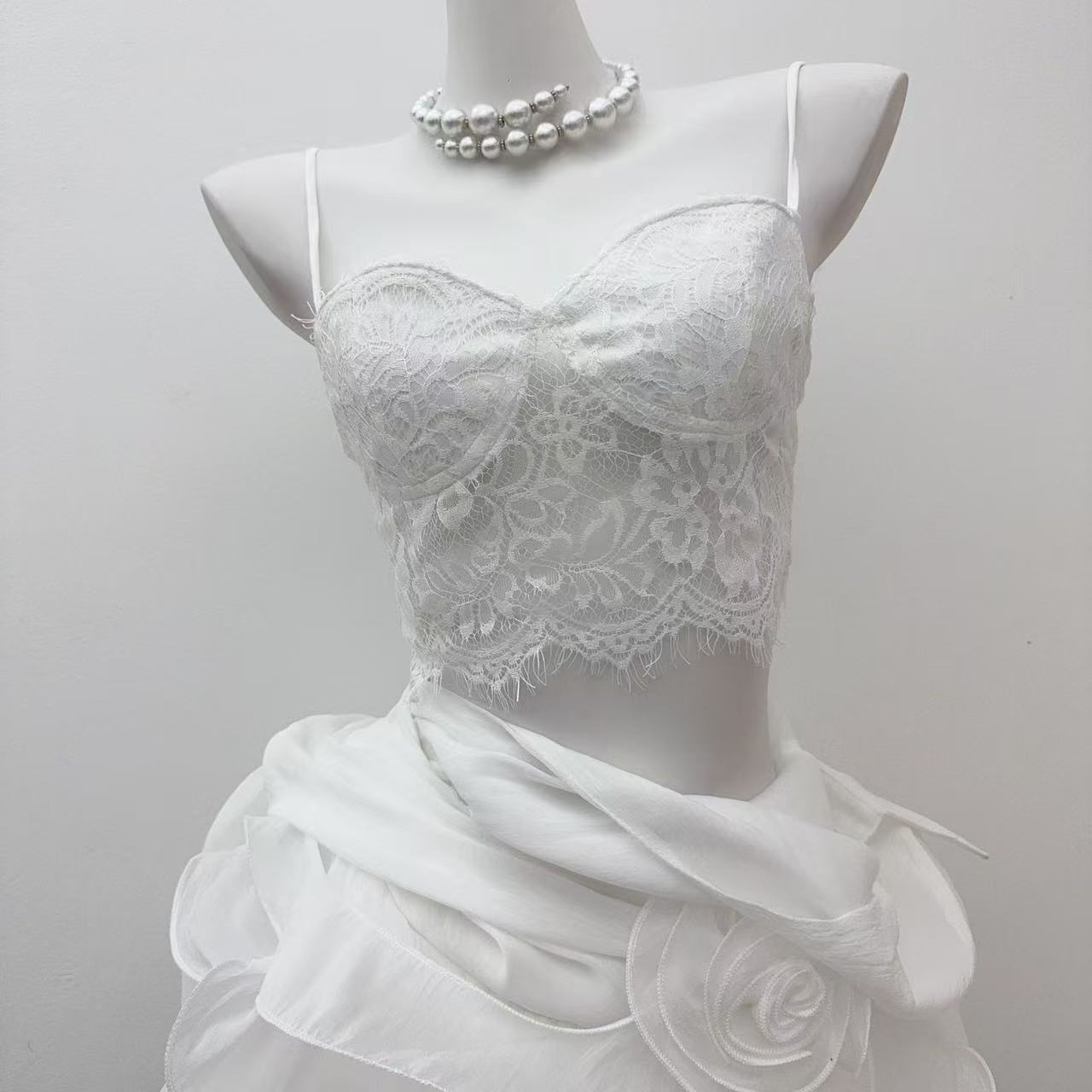 FLOWER RUFFLE RIBBON WHITE MINI DRESS