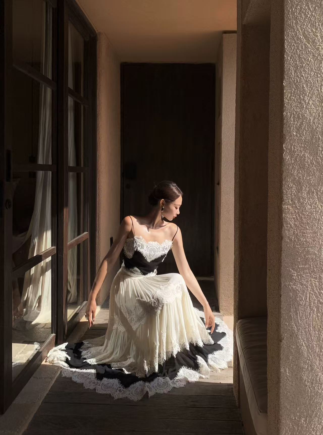 BLACK LACE TIERED SPAGHETTI STRAP MAXI DRESS